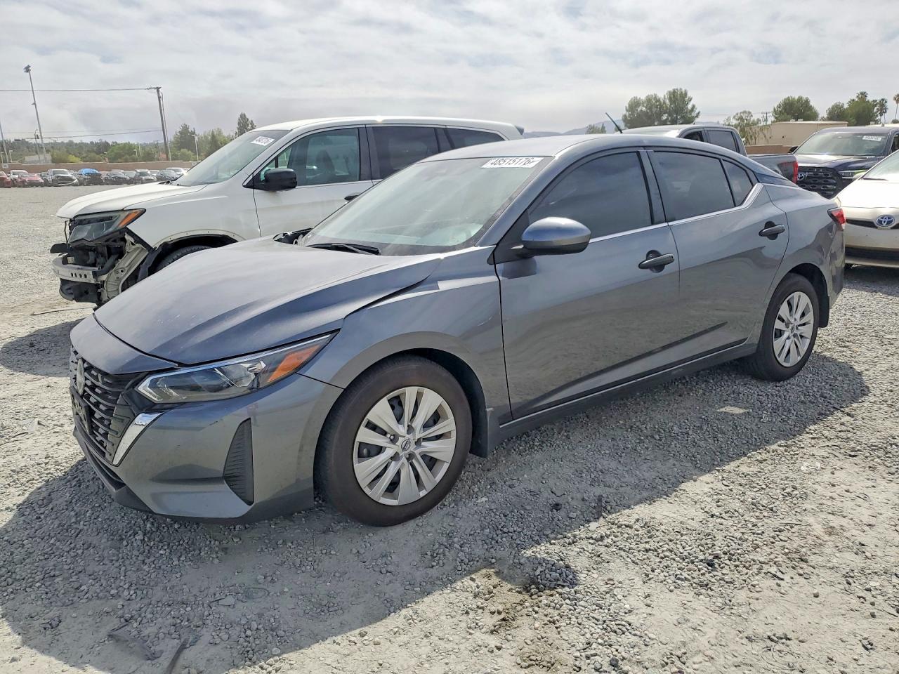 Salvage Nissan Sentra Image