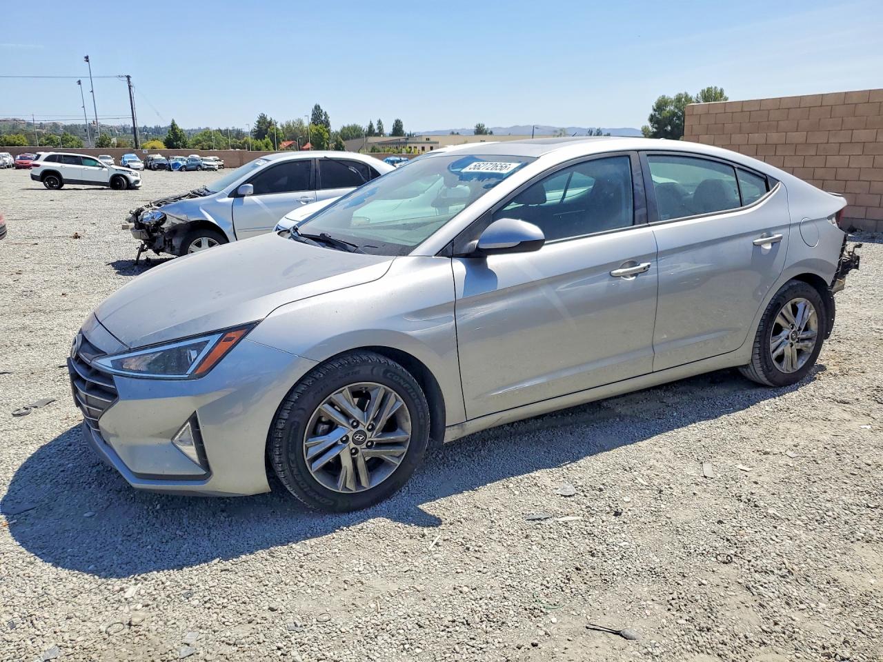 Salvage Hyundai ELANTRA Image