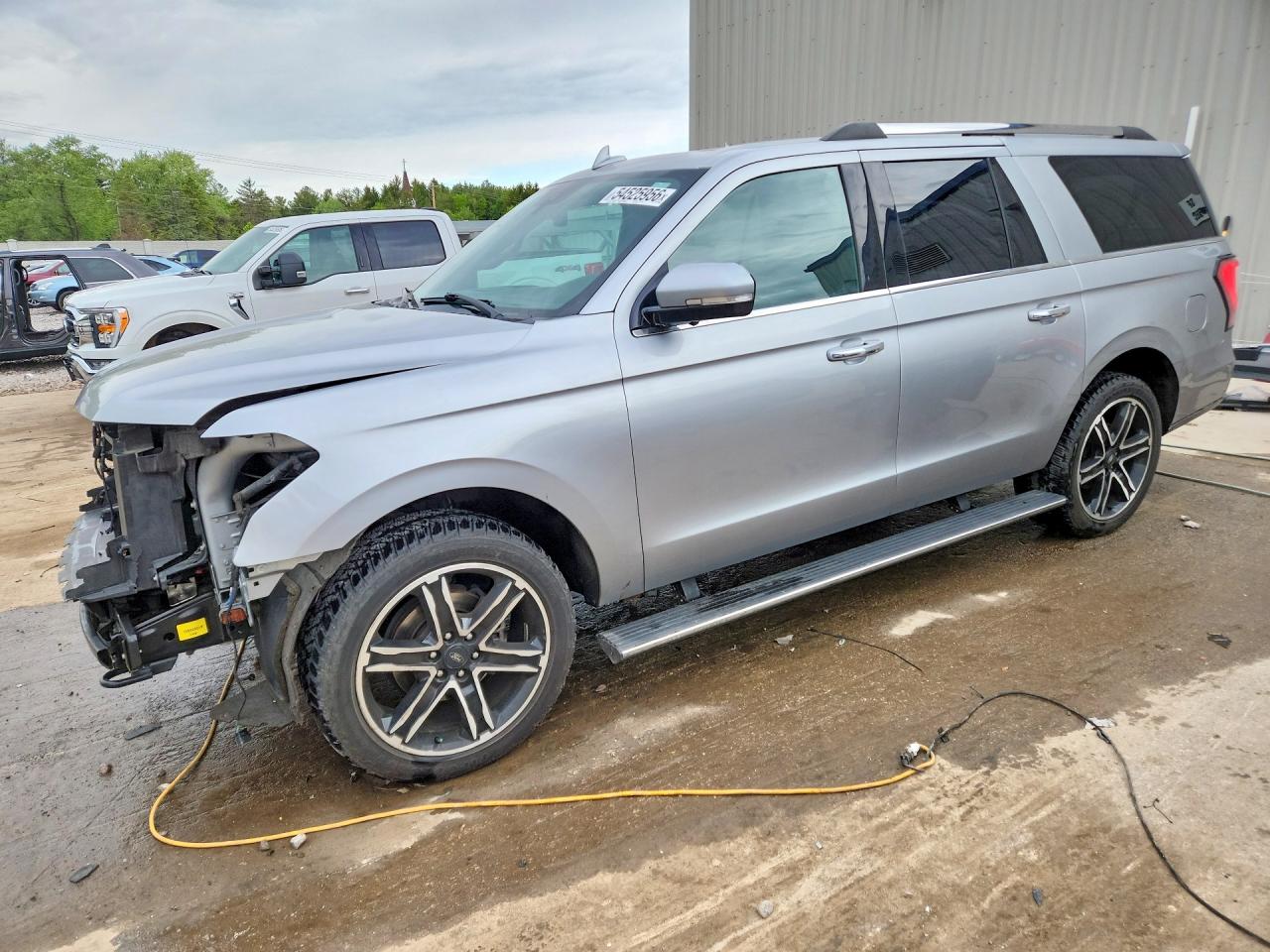 Salvage Ford Expedition Image