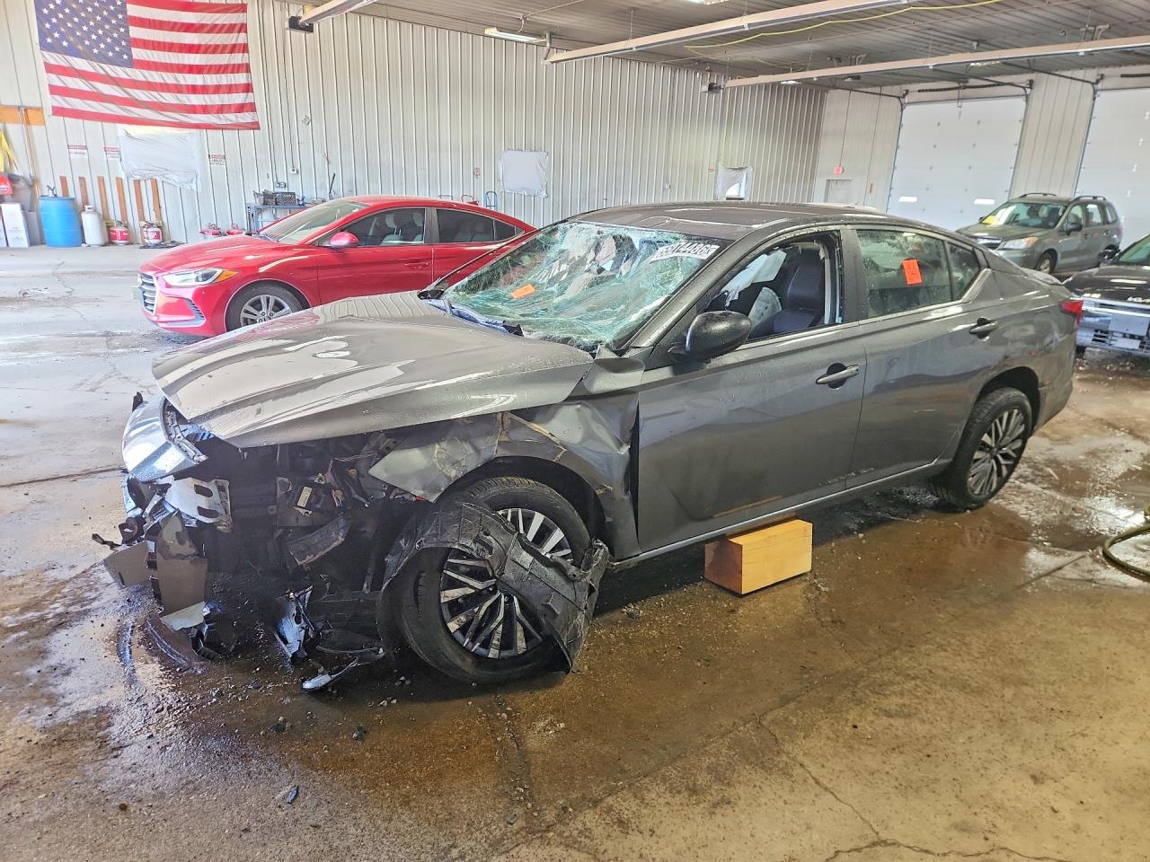 Salvage Nissan Altima Image