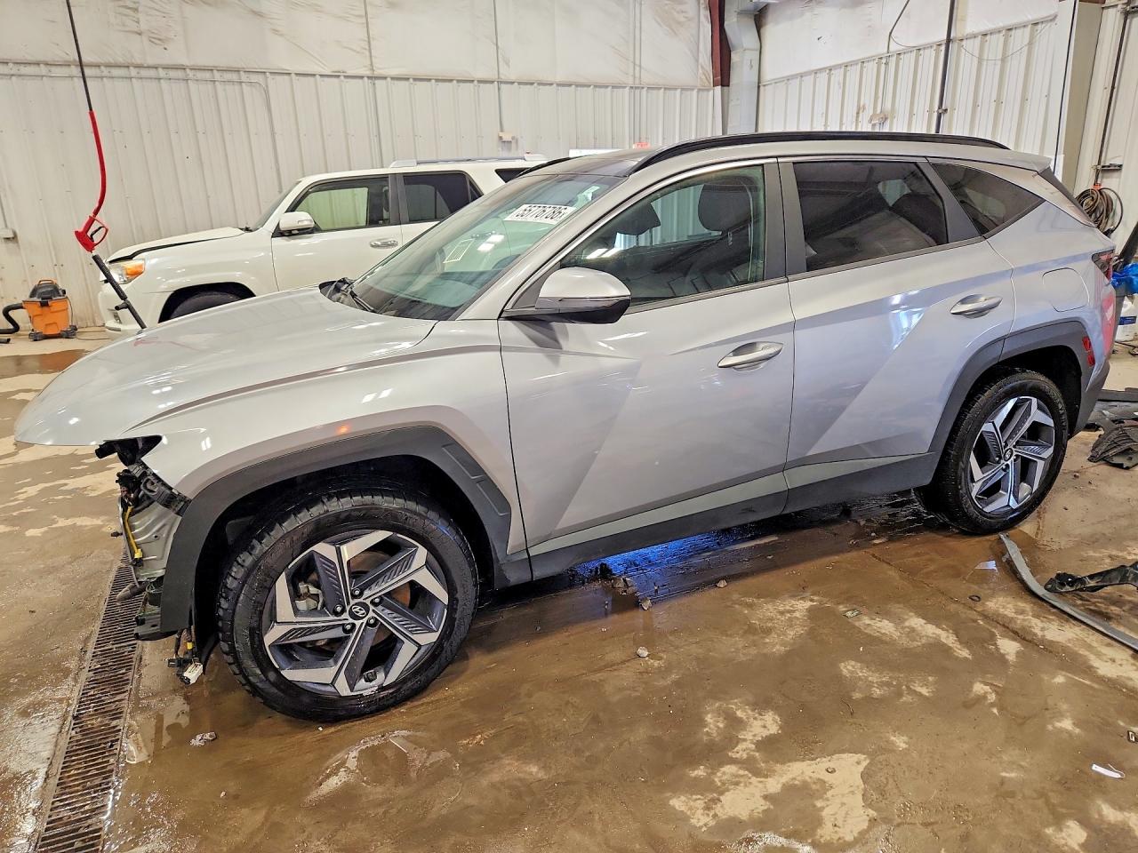 Salvage Hyundai TUCSON Image