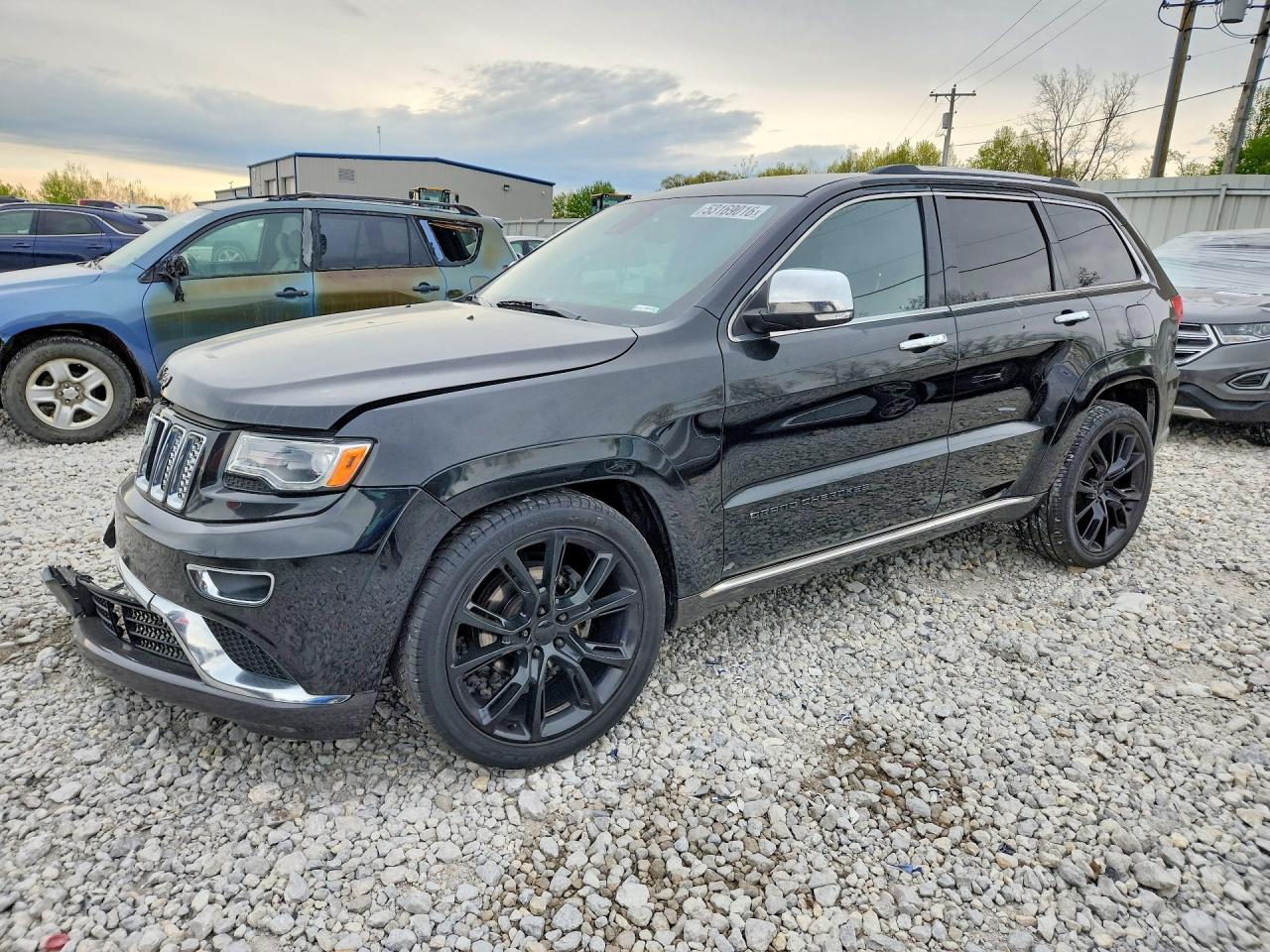 Salvage Jeep Cherokee Image