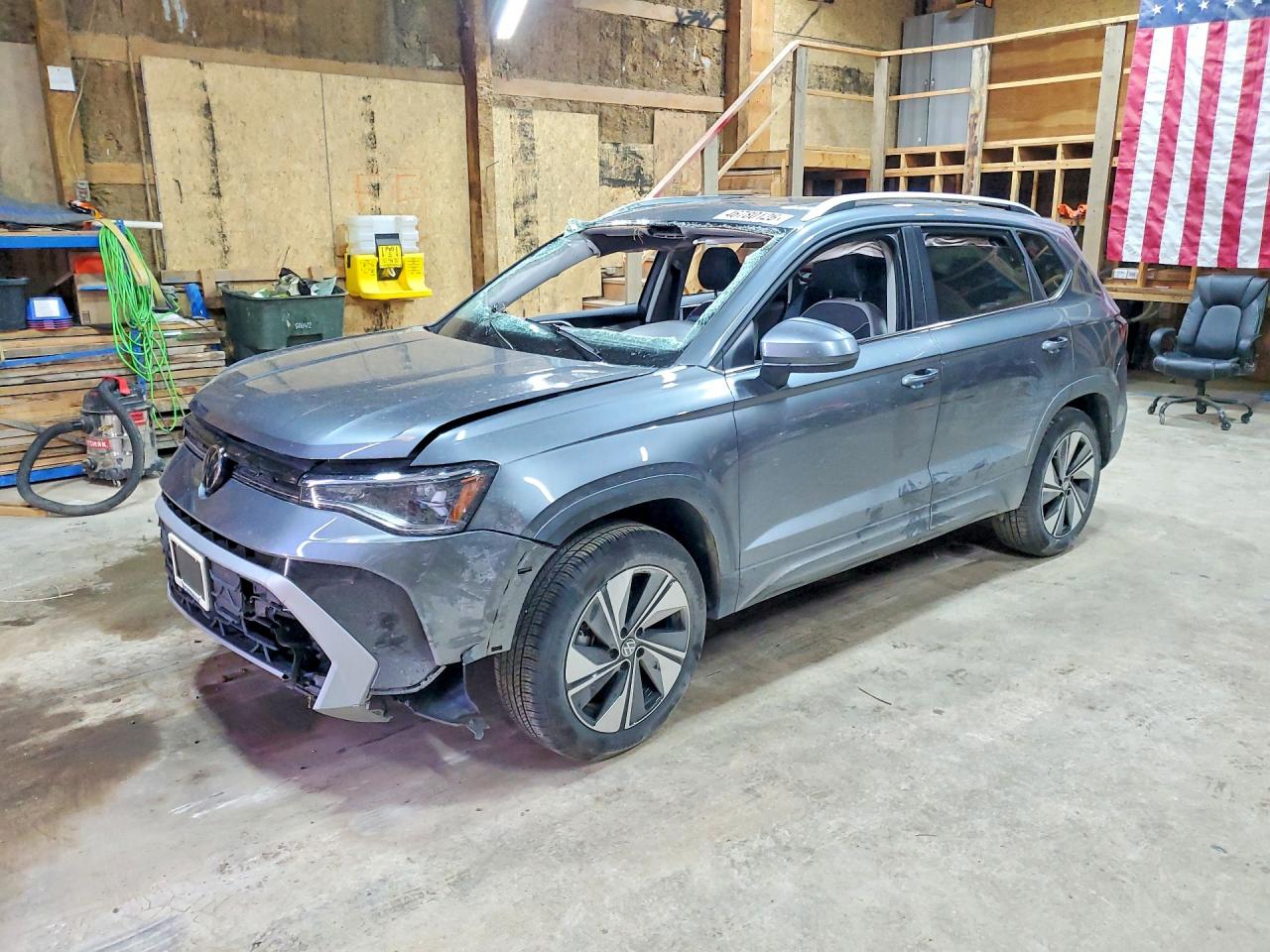 Salvage Volkswagen Taos Image