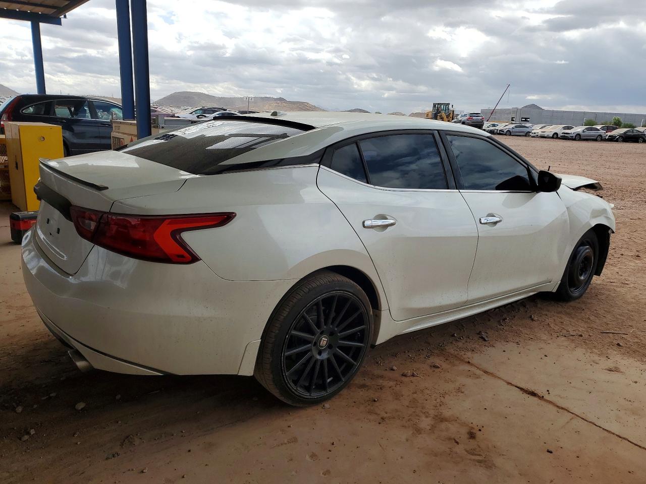 Nissan Maxima S