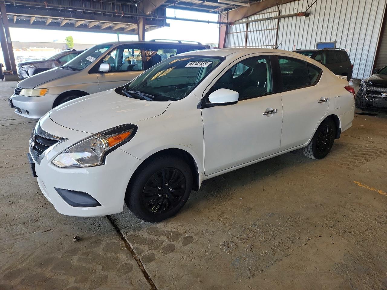 Salvage Nissan Versa Image