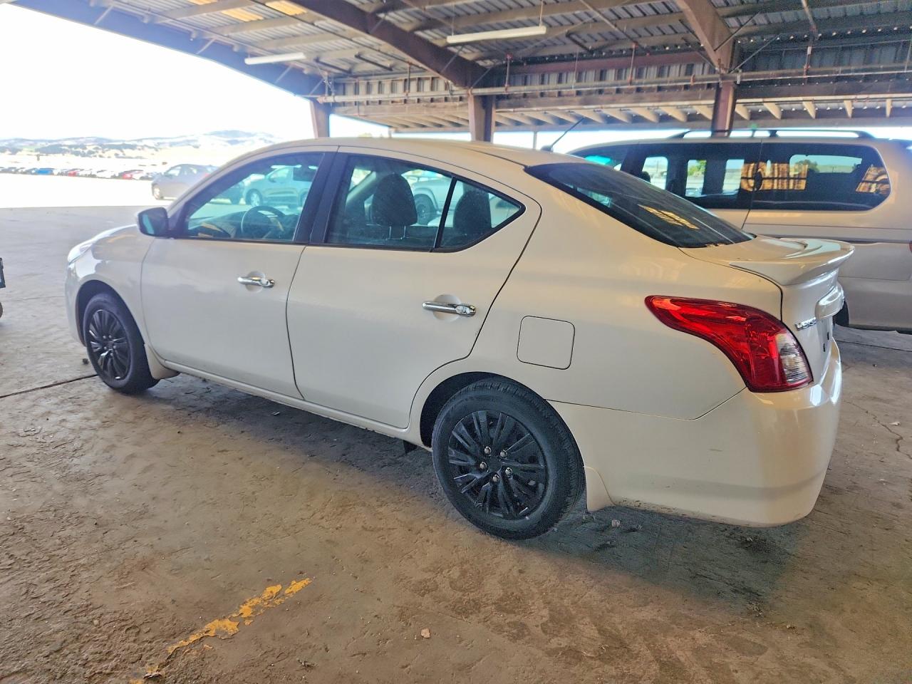 Nissan Versa 1.6 S