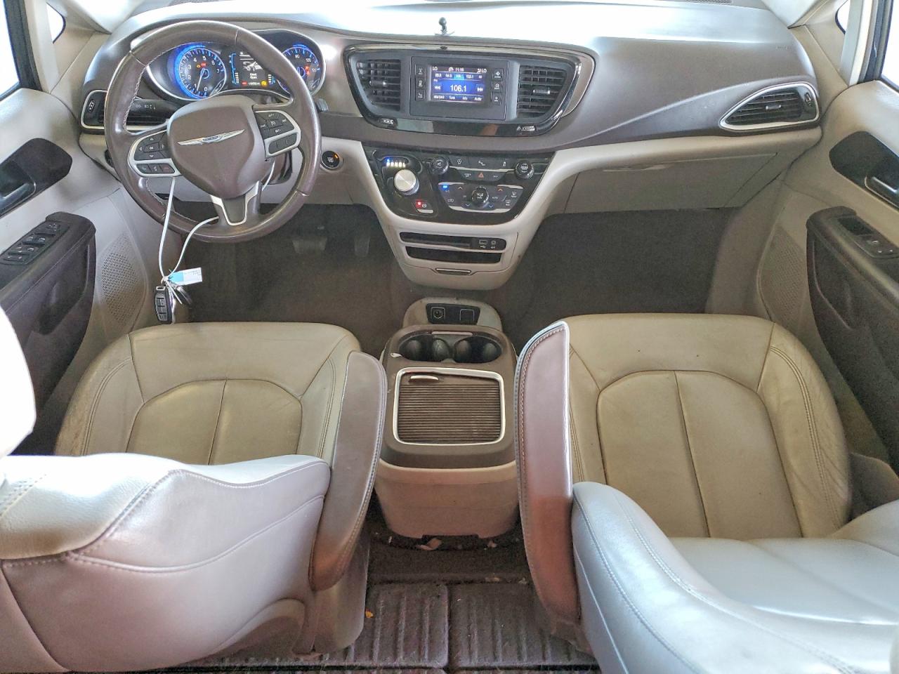 Chrysler Pacifica Touring L