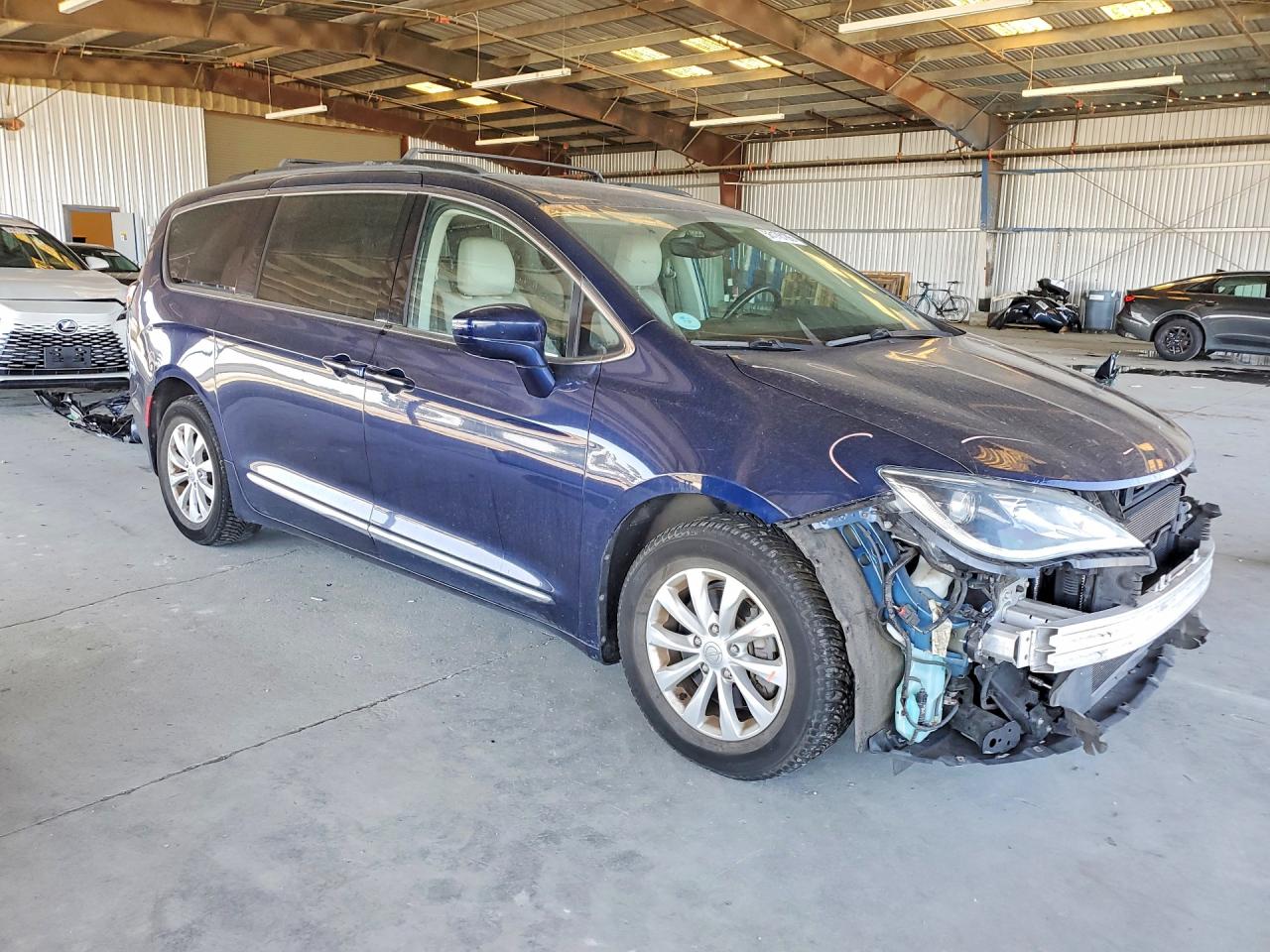 Chrysler Pacifica Touring L