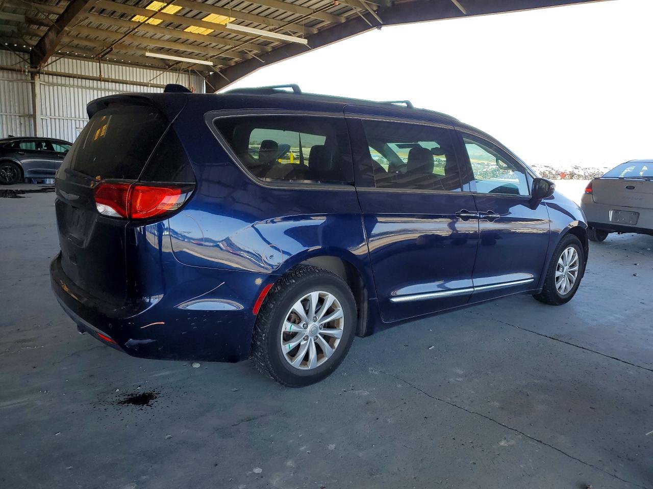 Chrysler Pacifica Touring L