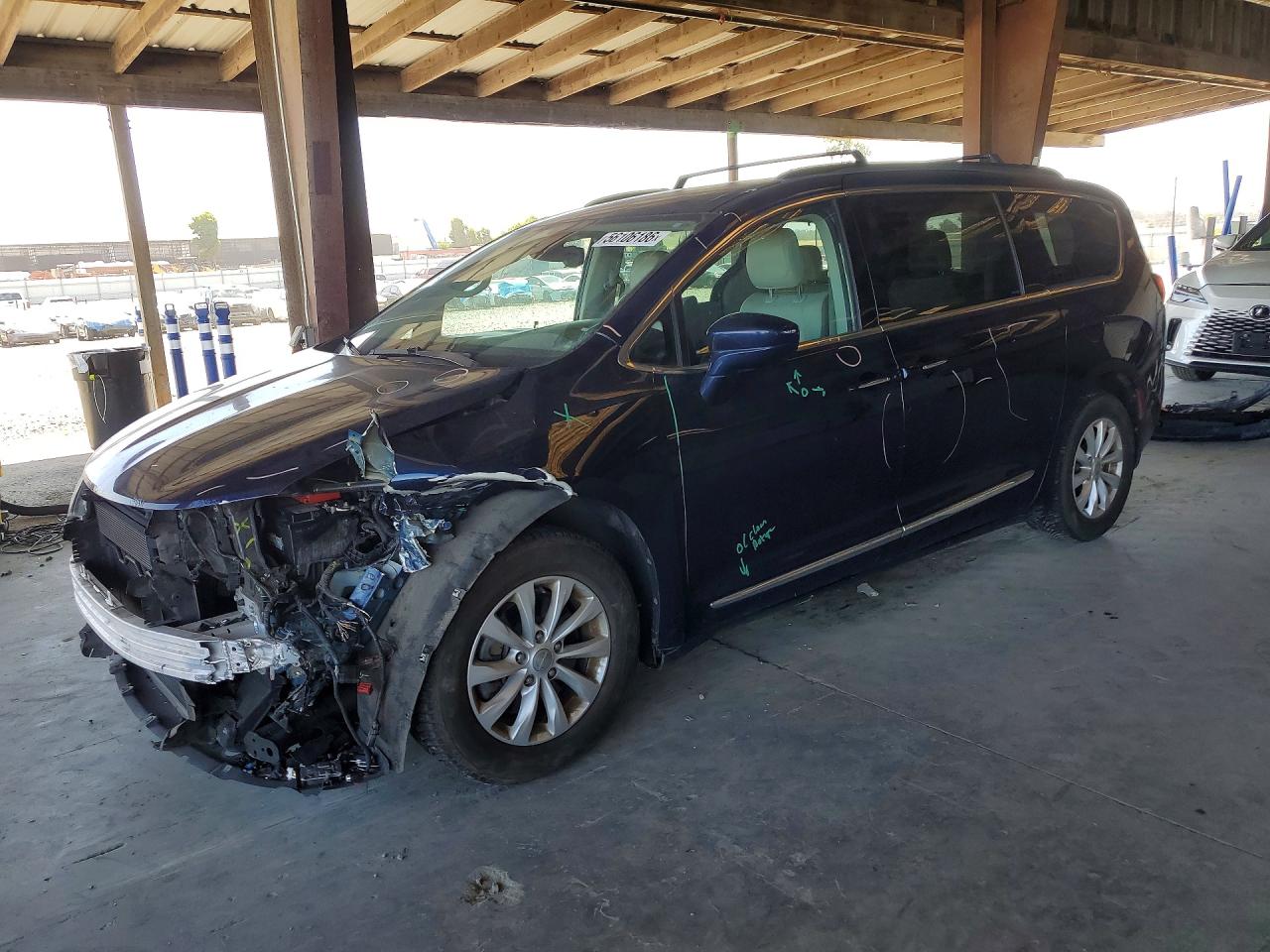 Salvage Chrysler Pacifica Image