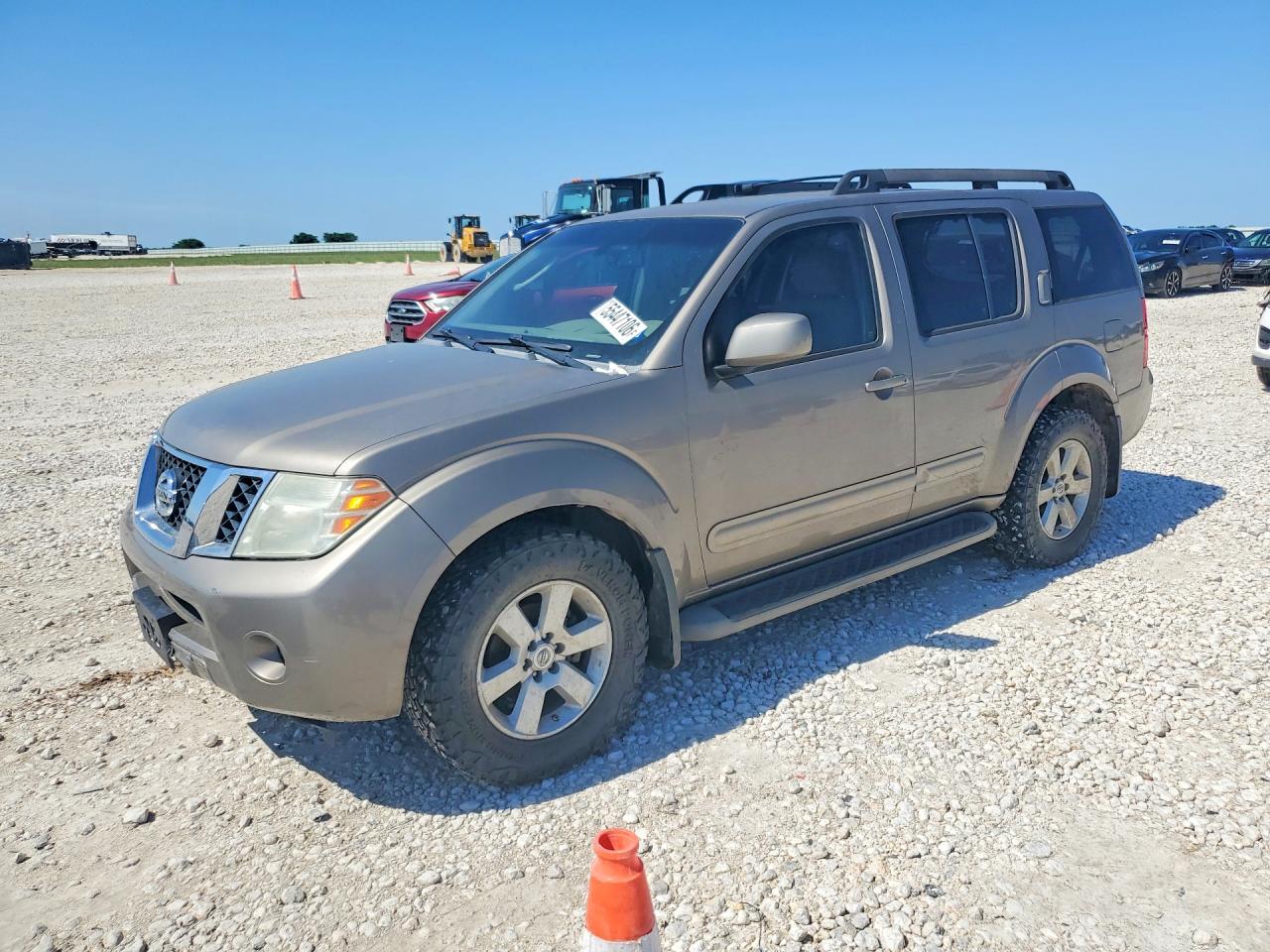 Salvage Nissan Pathfinder Image