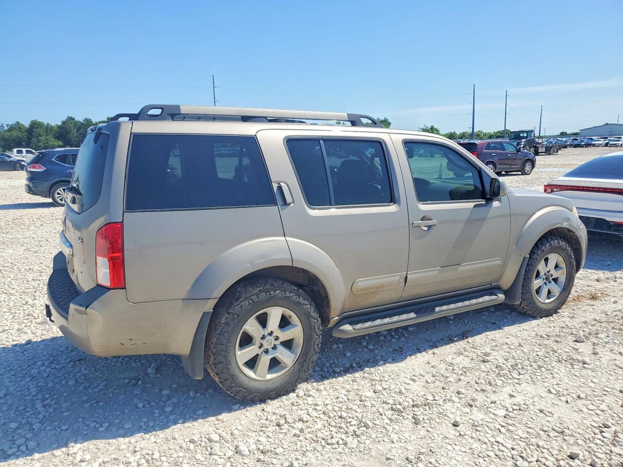 Nissan Pathfinder S