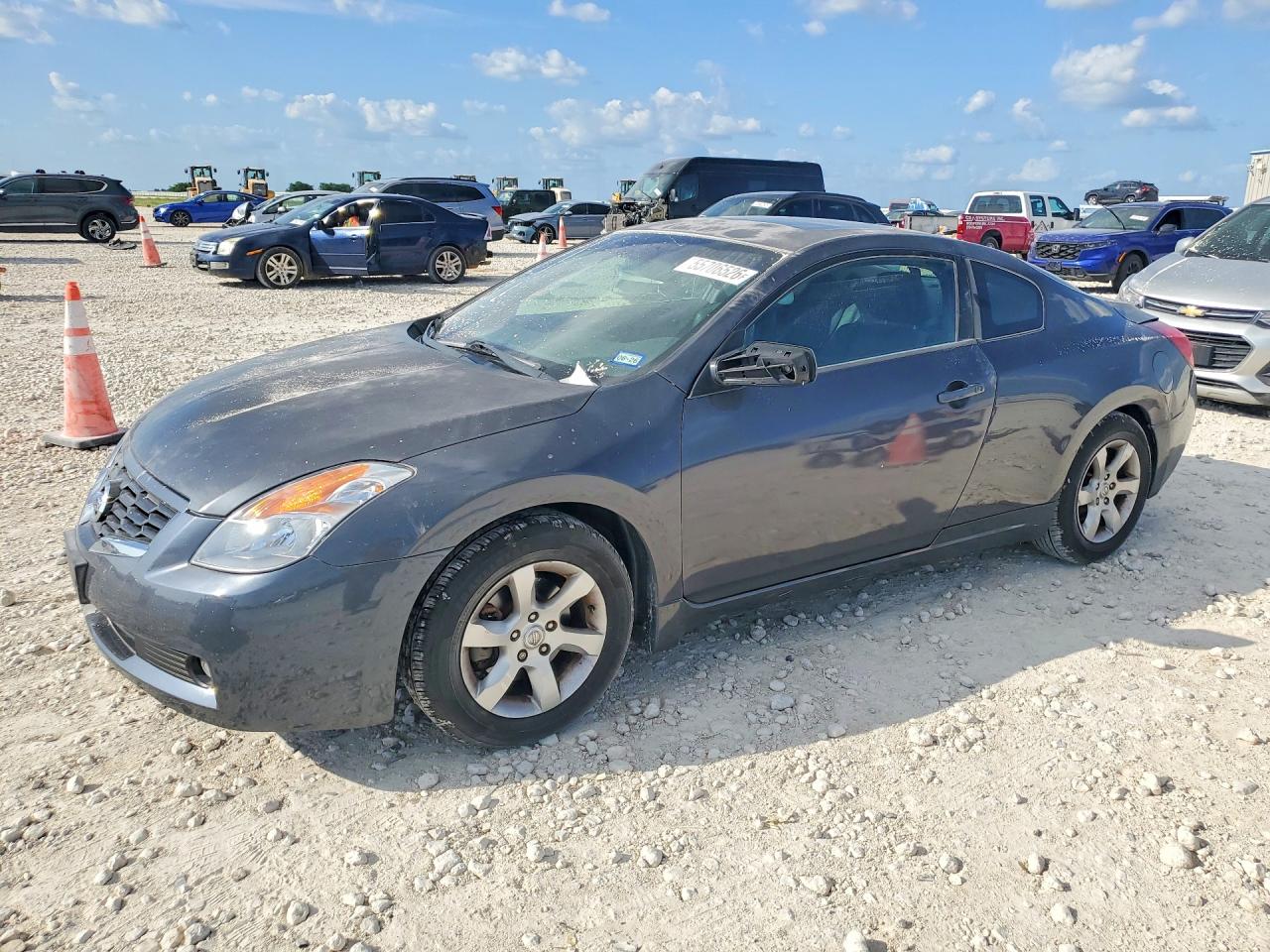 Salvage Nissan Altima Image