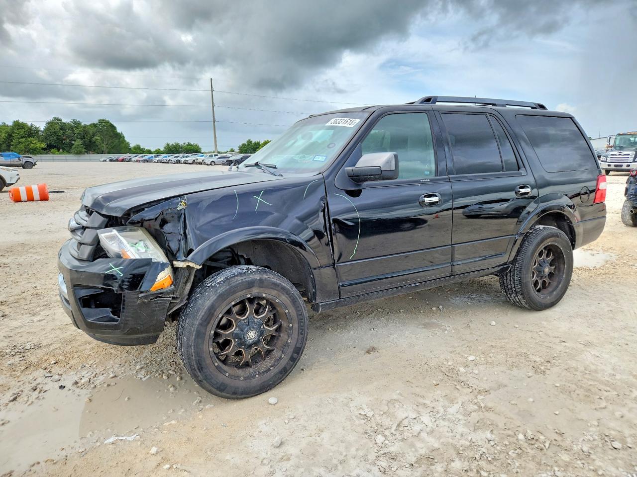 Salvage Ford Expedition Image
