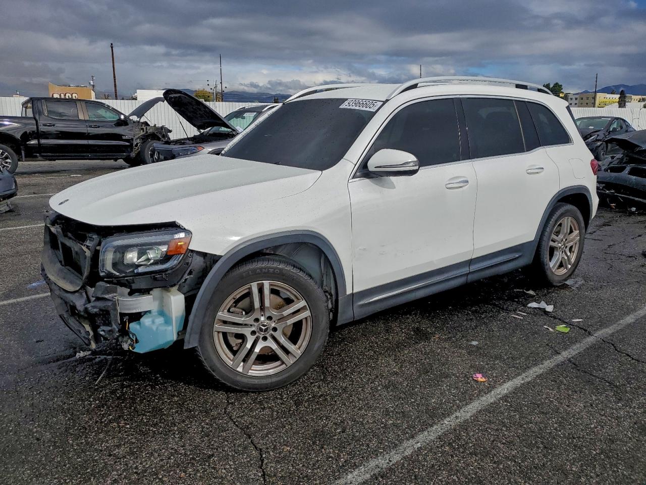 Salvage Mercedes-Benz GLB Image