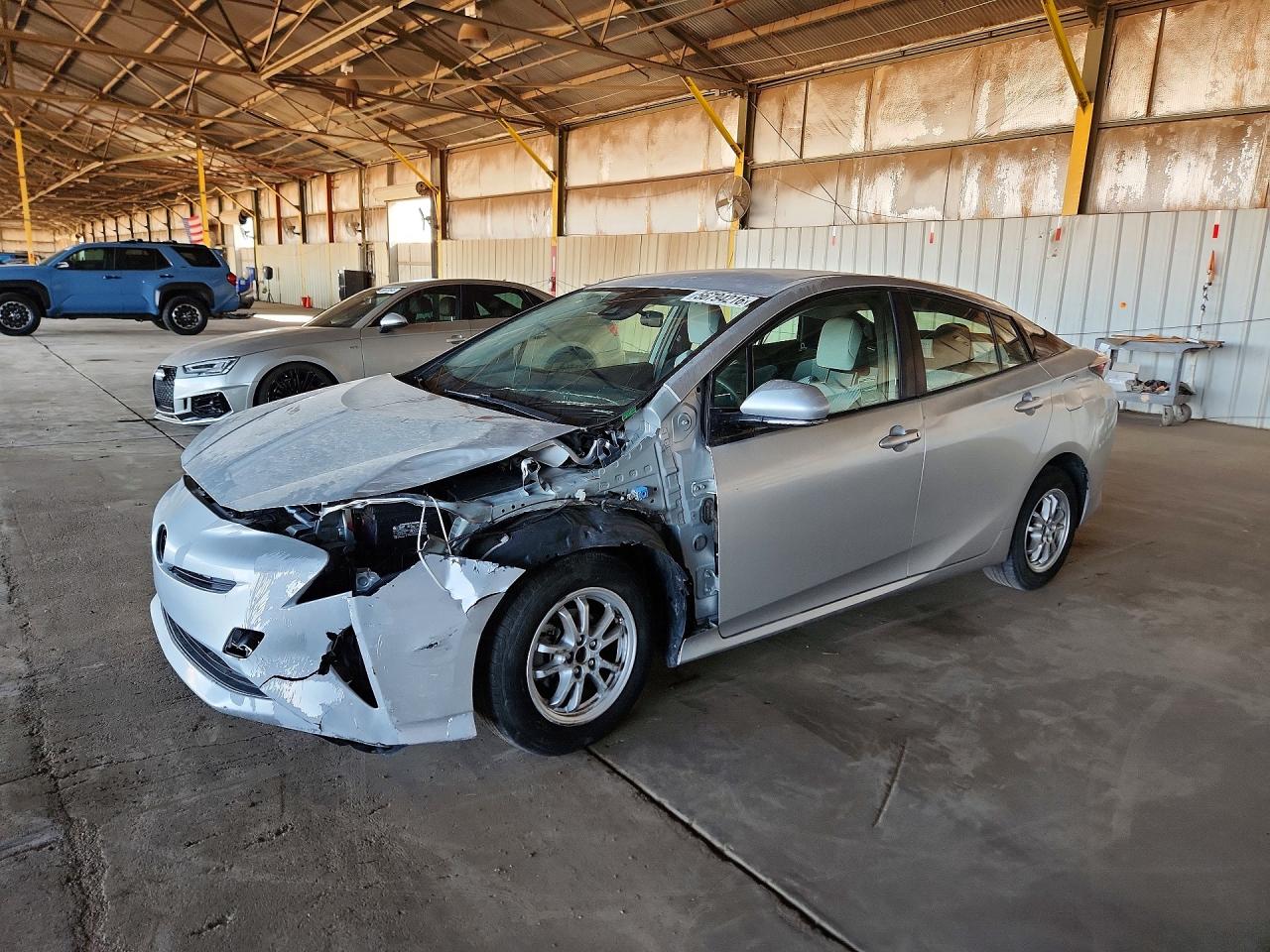 Salvage Toyota Prius Image