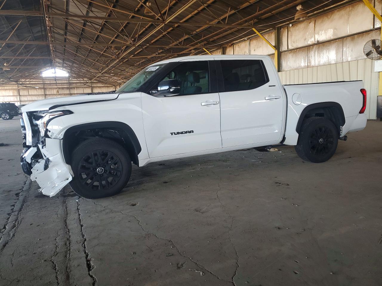 Salvage Toyota Tundra Image
