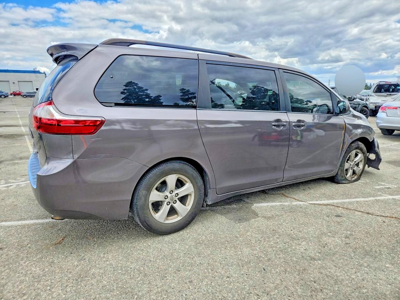 Toyota Sienna Le