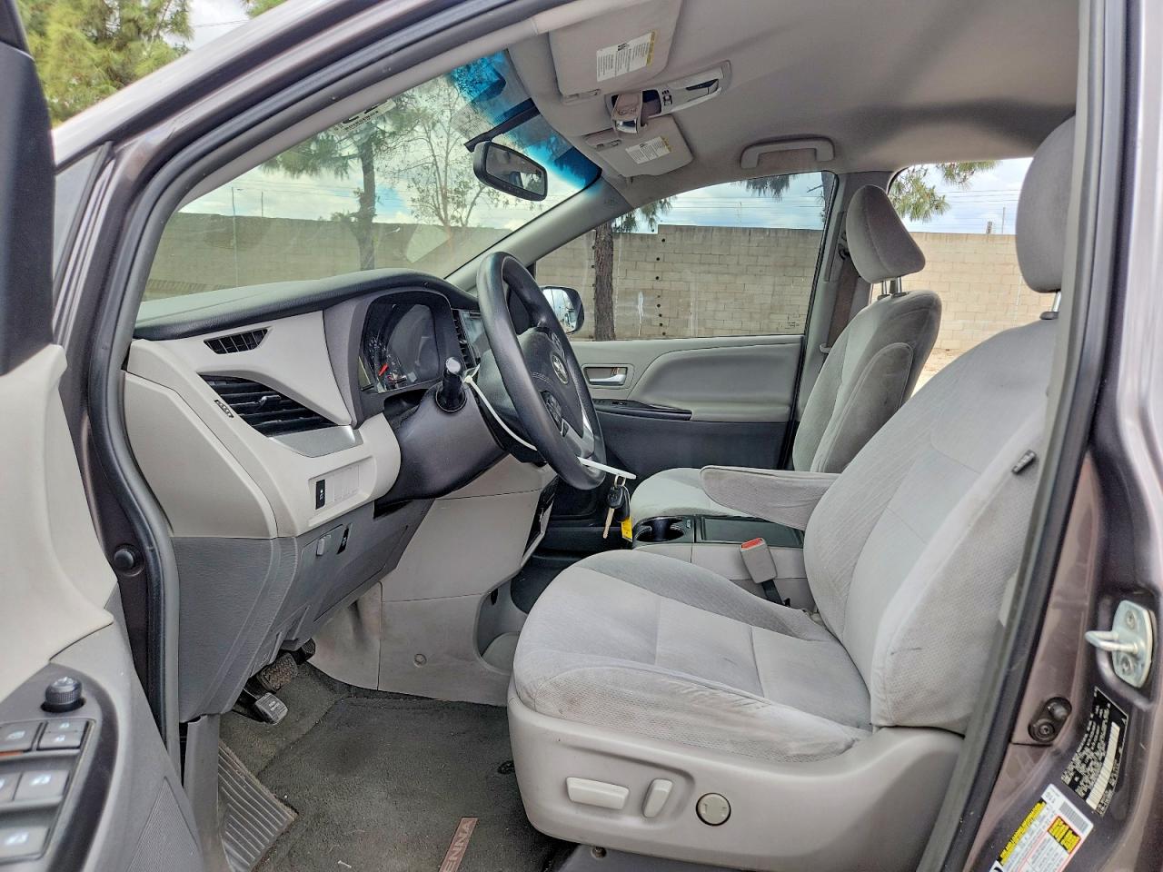 Toyota Sienna Le