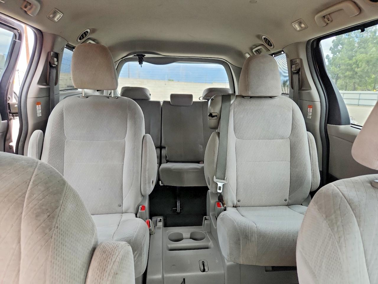 Toyota Sienna Le