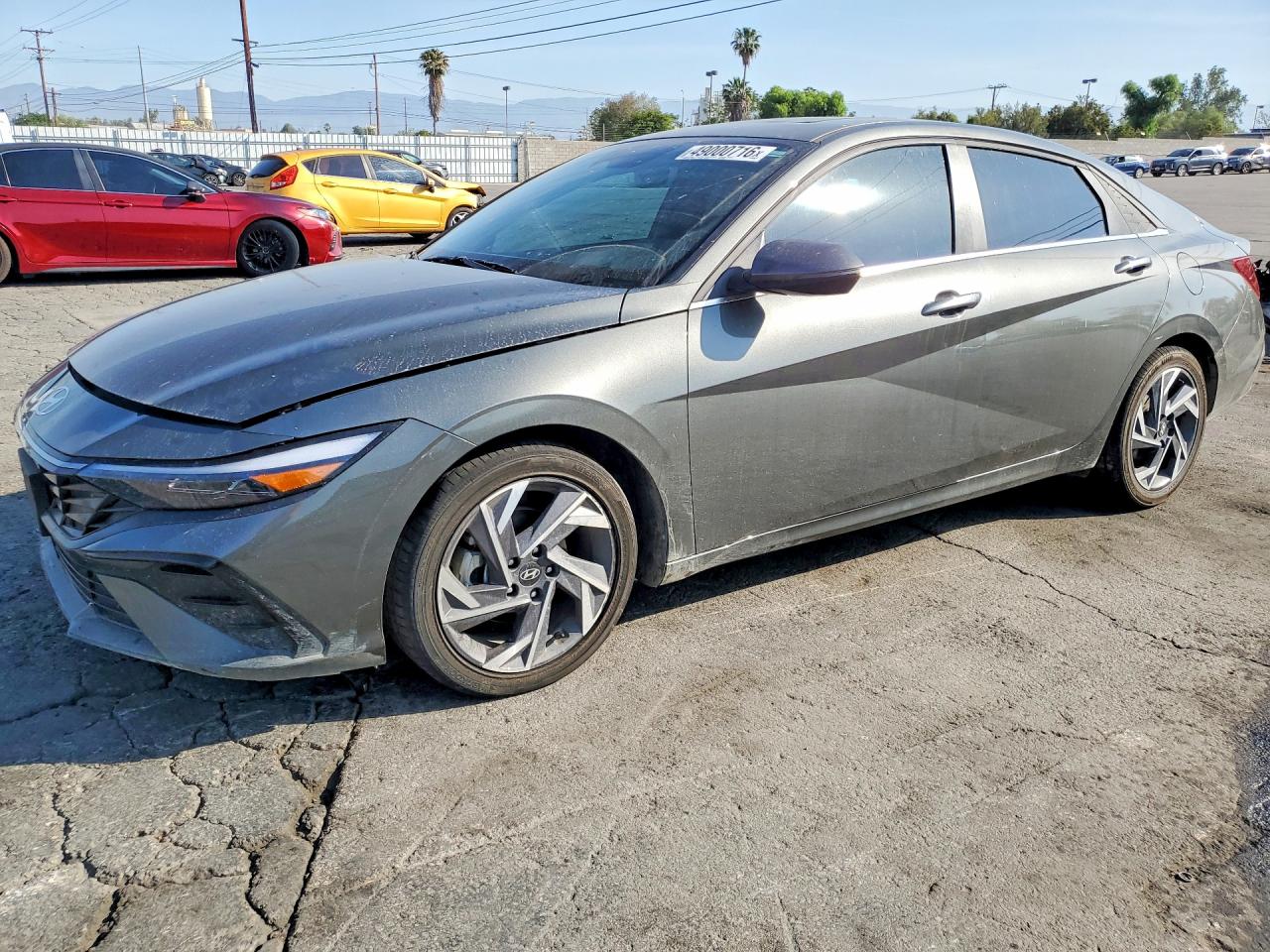 Salvage Hyundai ELANTRA Image