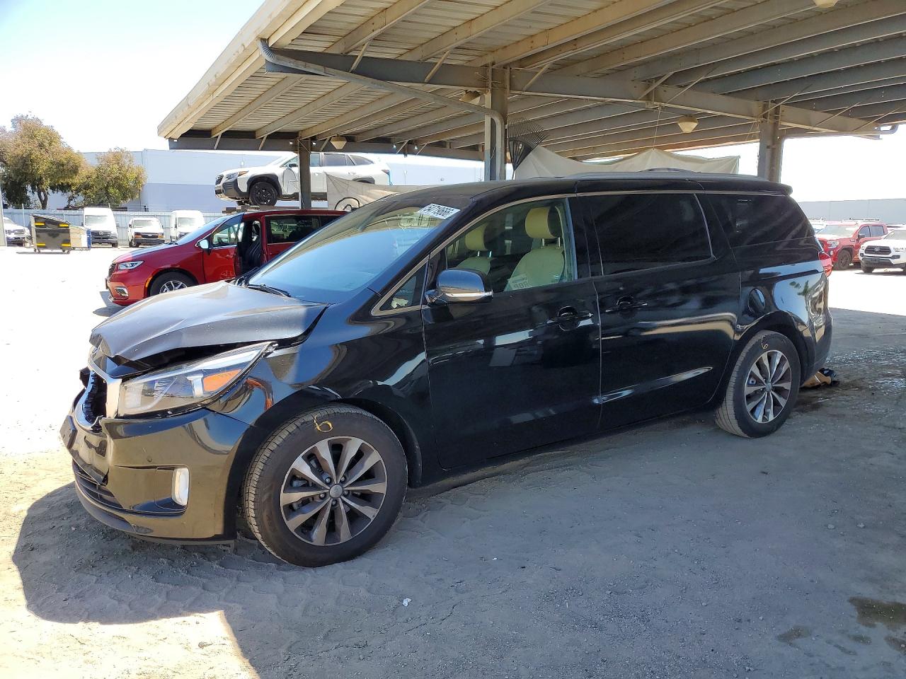 Salvage Kia Sedona Image