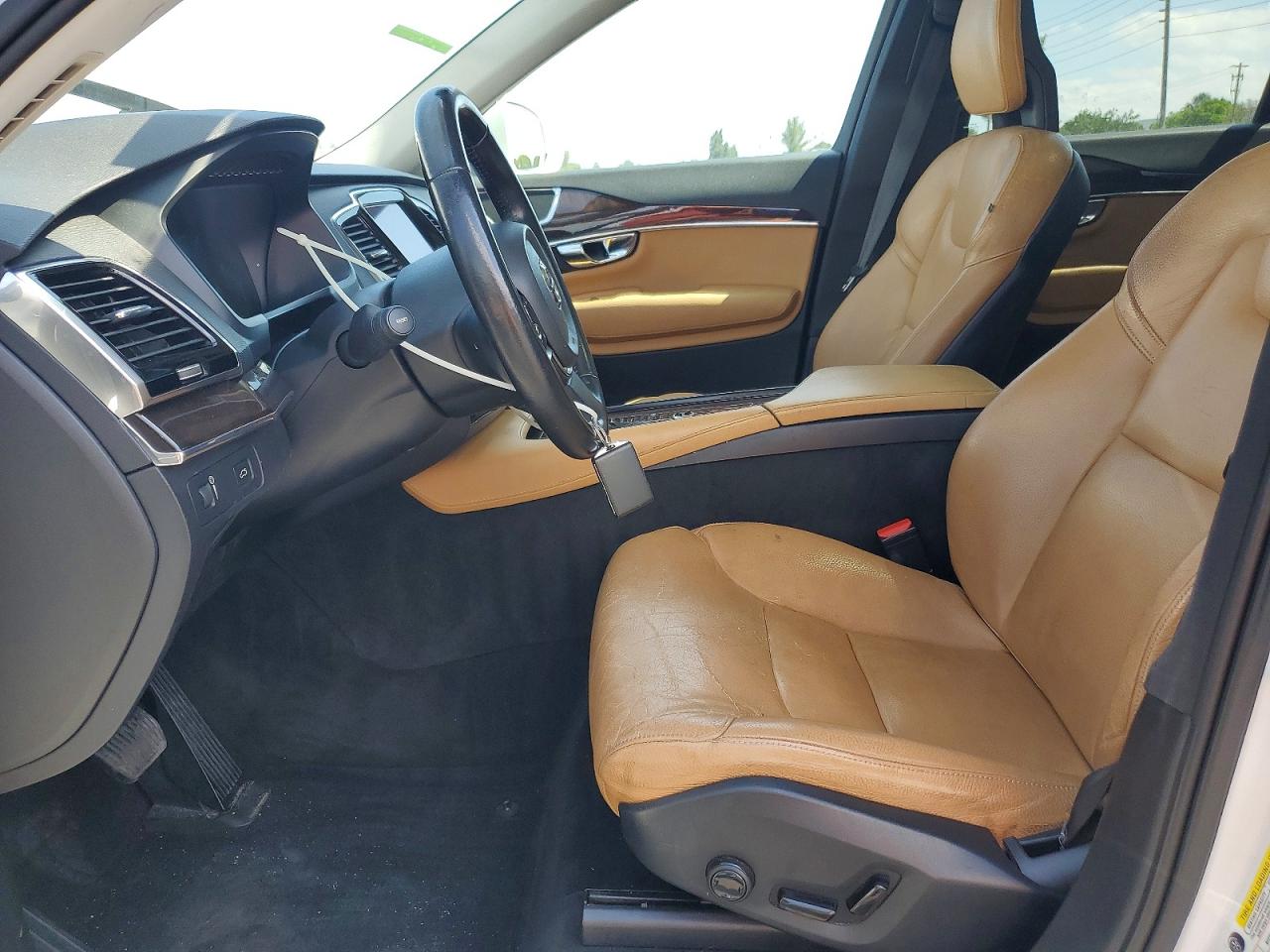 Volvo XC90 T6