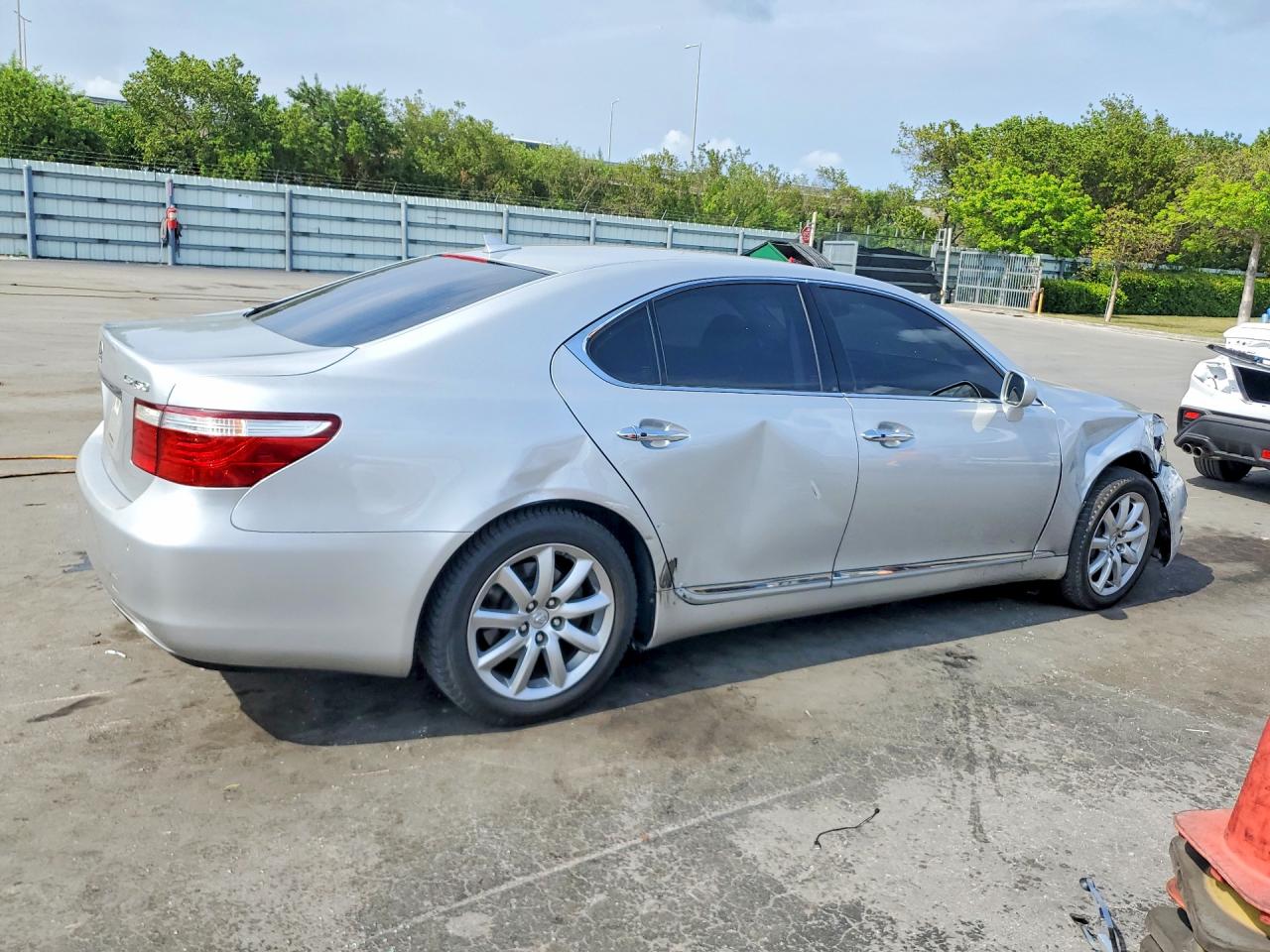 Lexus LS 460