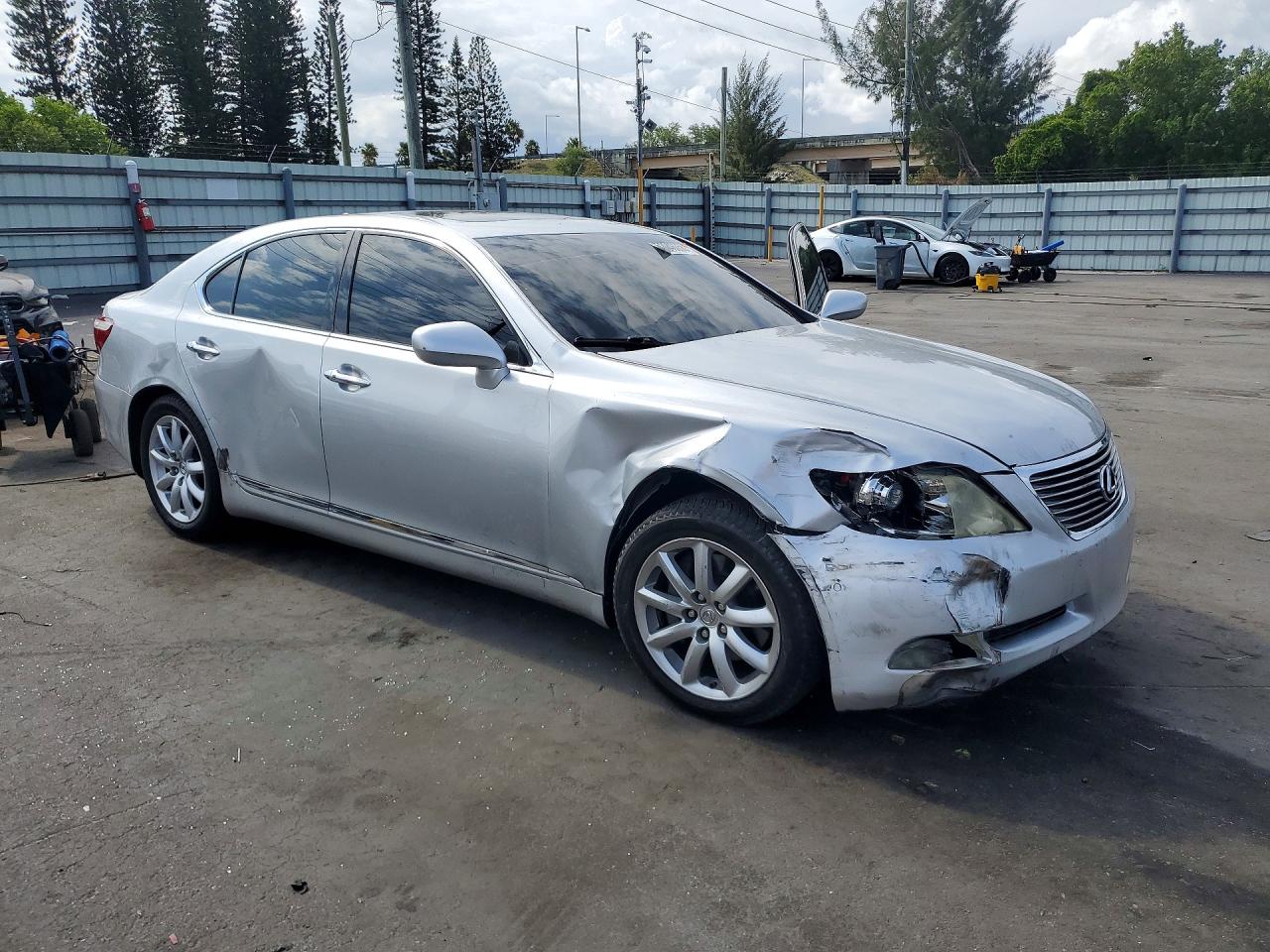 Lexus LS 460