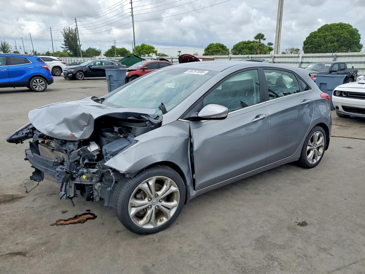 Salvage Hyundai ELANTRA Image