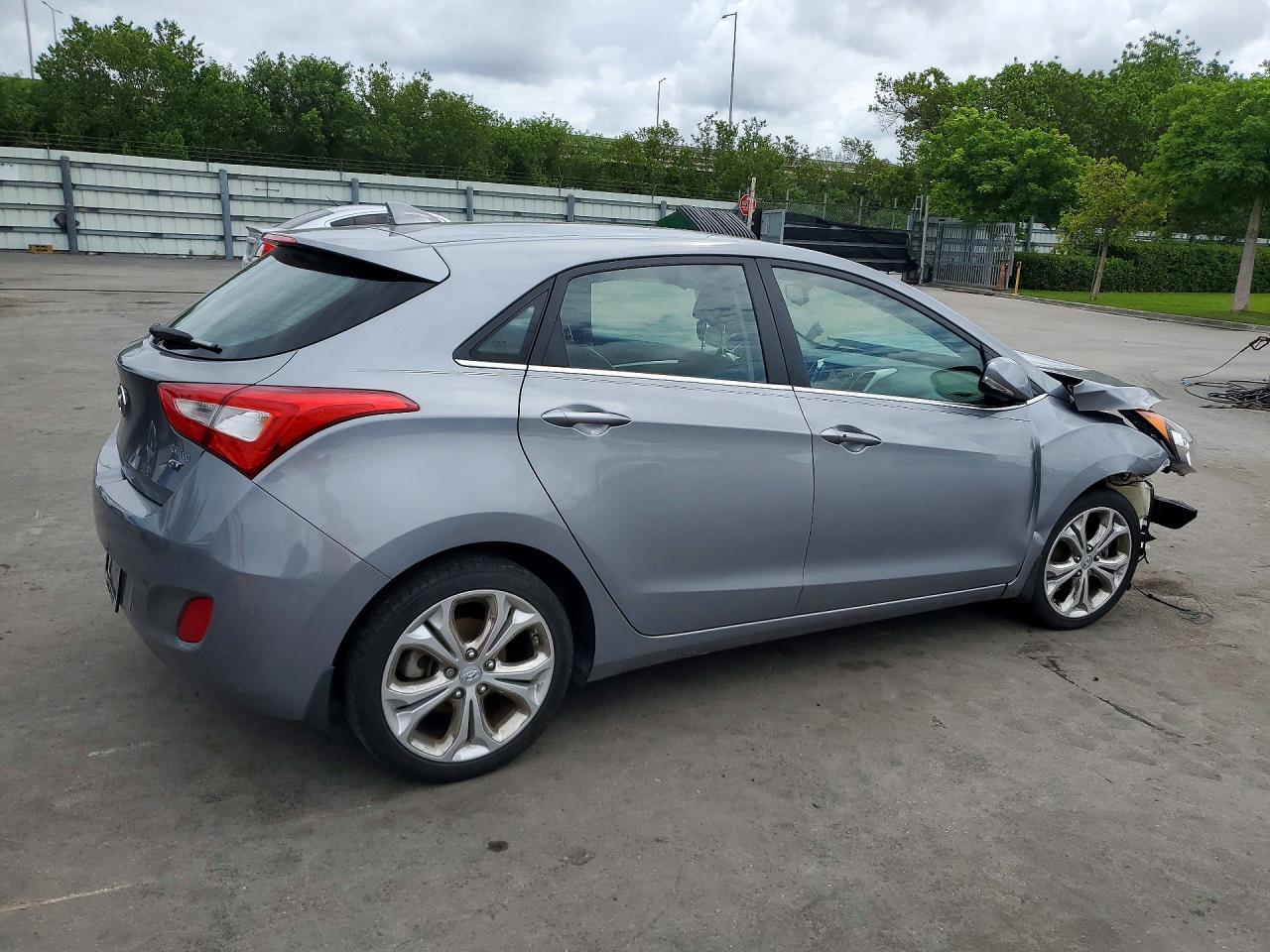 Hyundai ELANTRA Base