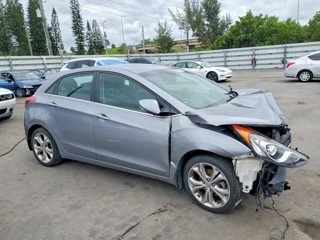 Hyundai ELANTRA Base