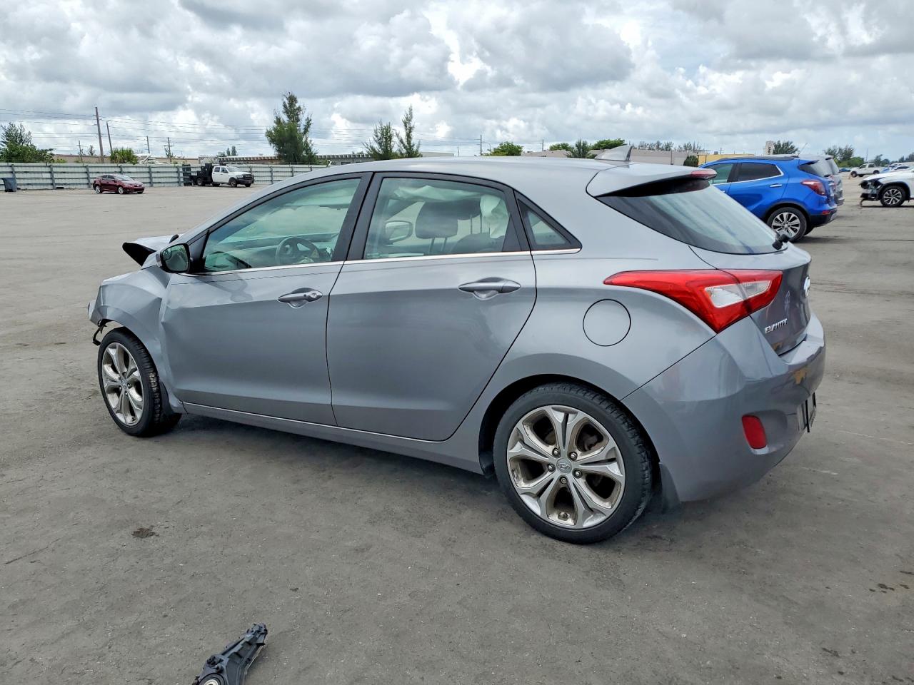 Hyundai ELANTRA Base