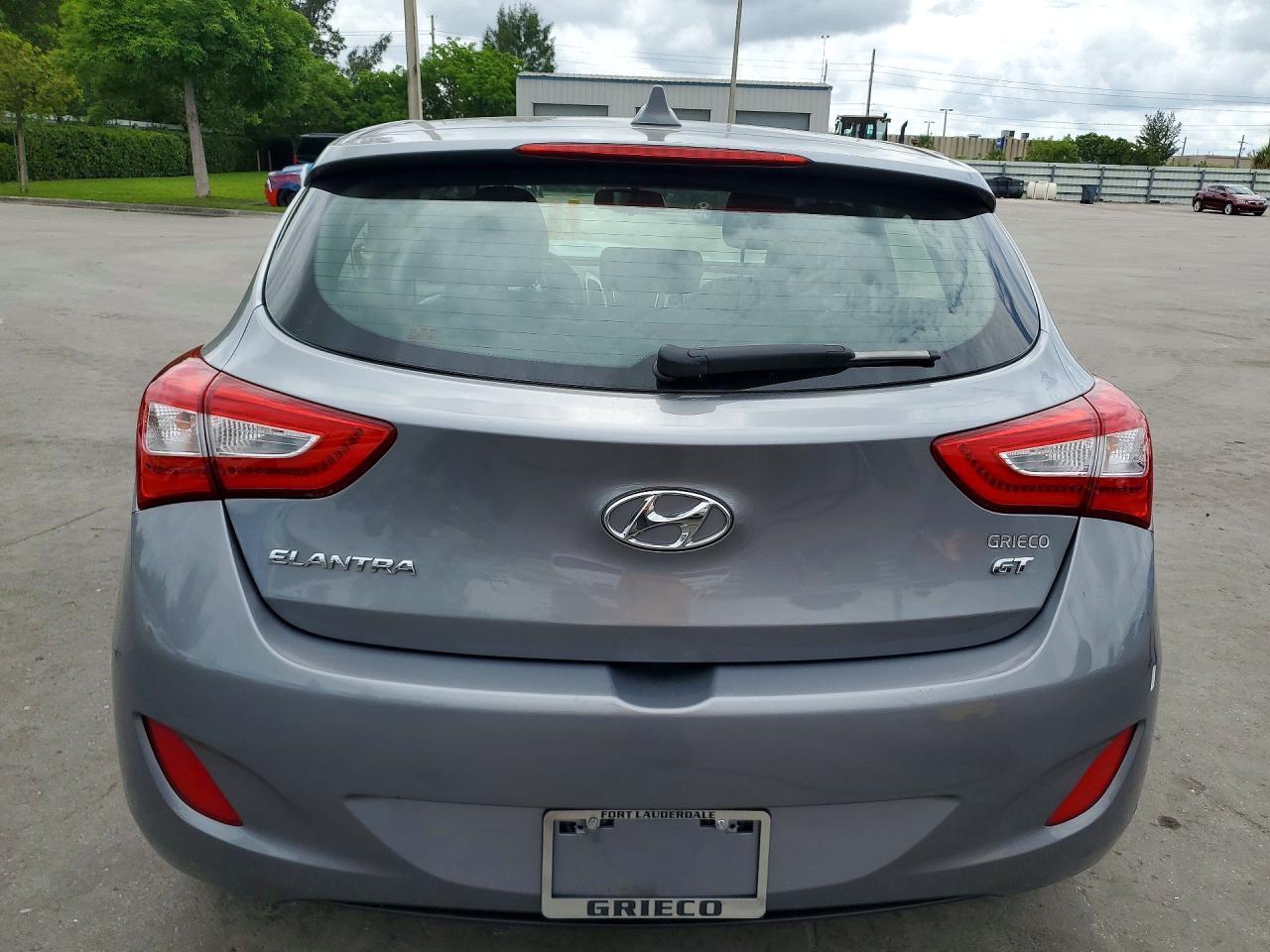 Hyundai ELANTRA Base