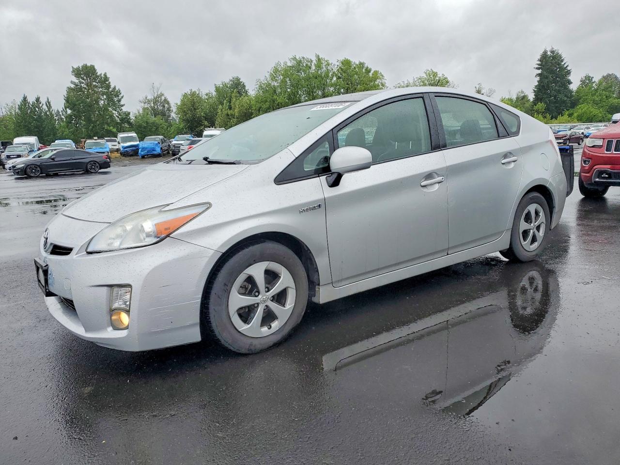 Salvage Toyota Prius Image