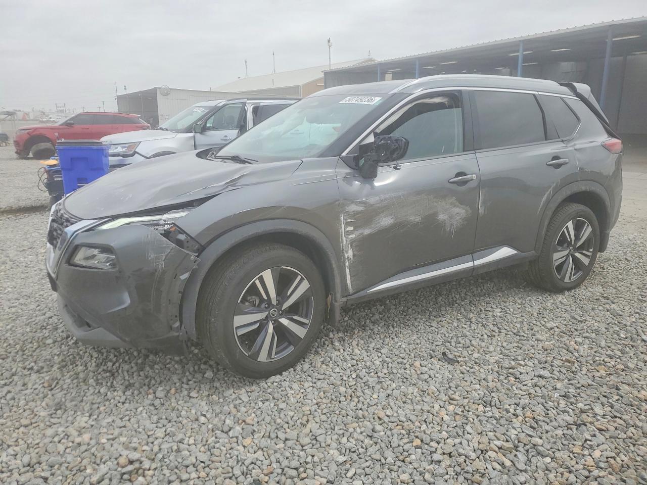 Salvage Nissan Rogue Image