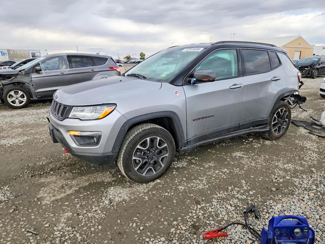 Salvage Jeep Compass Image