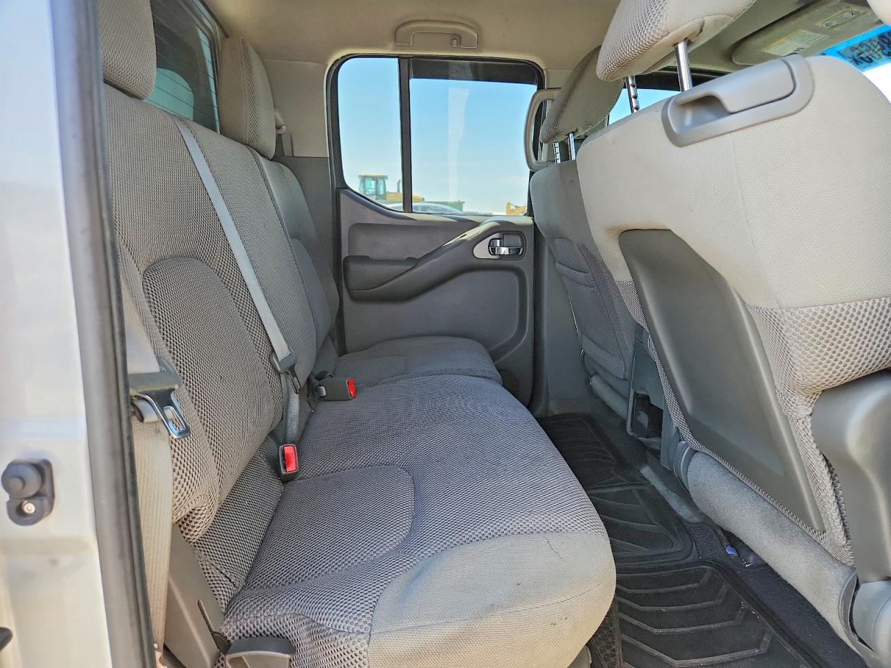 Nissan Frontier S
