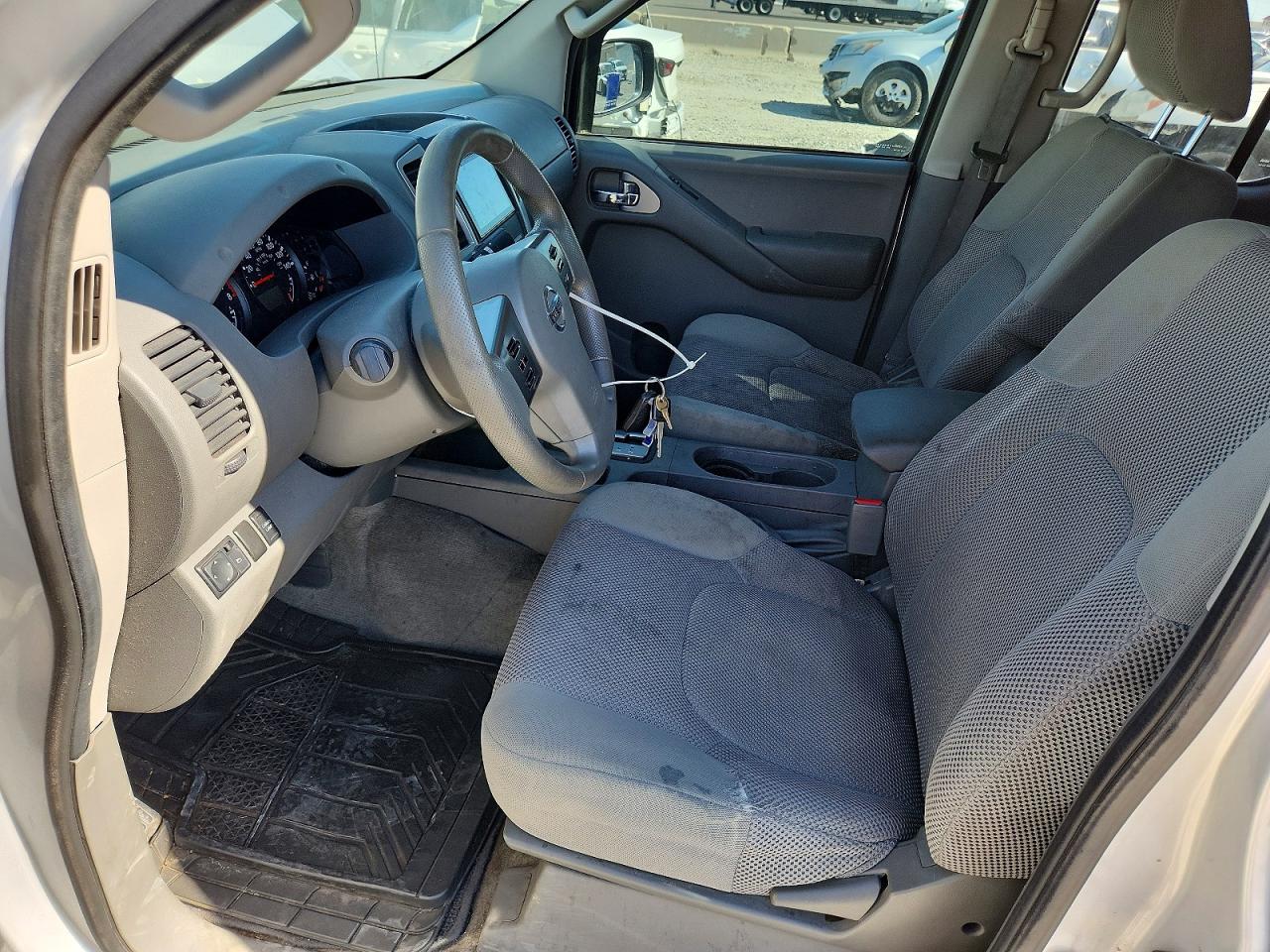 Nissan Frontier S