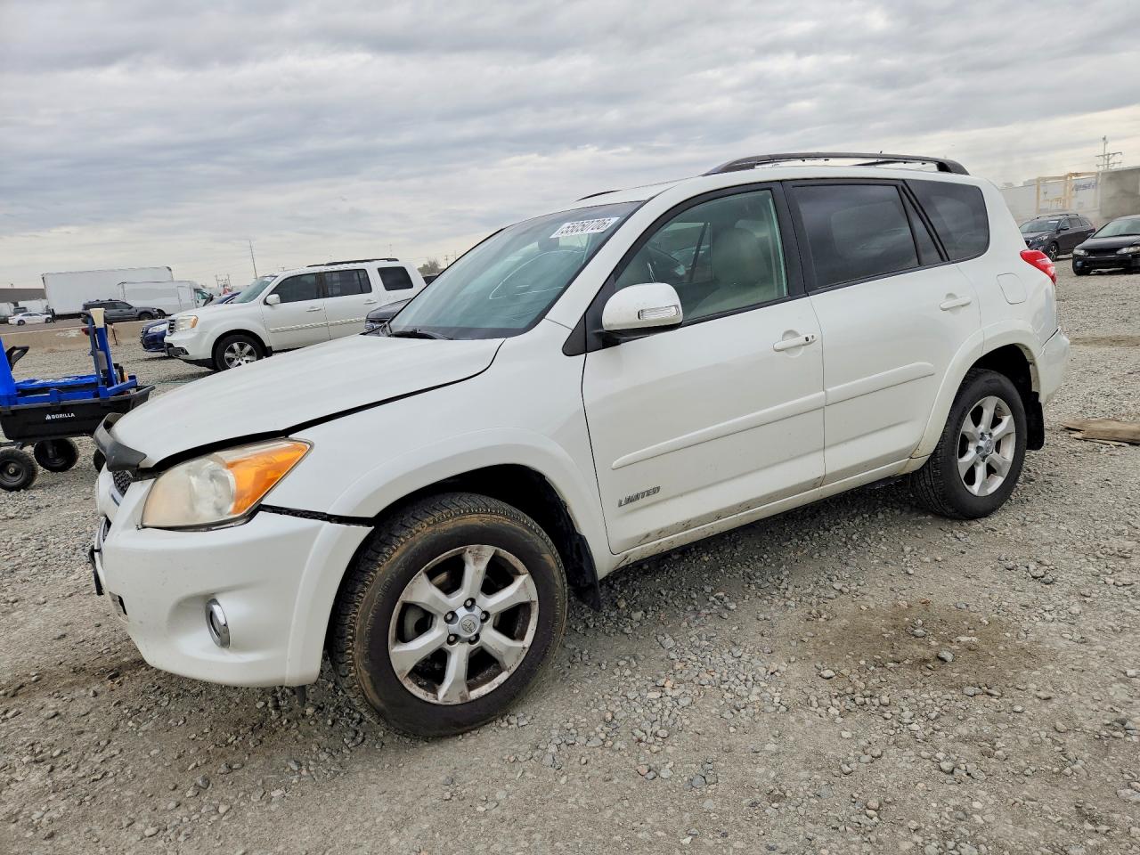 Salvage Toyota RAV4 Image