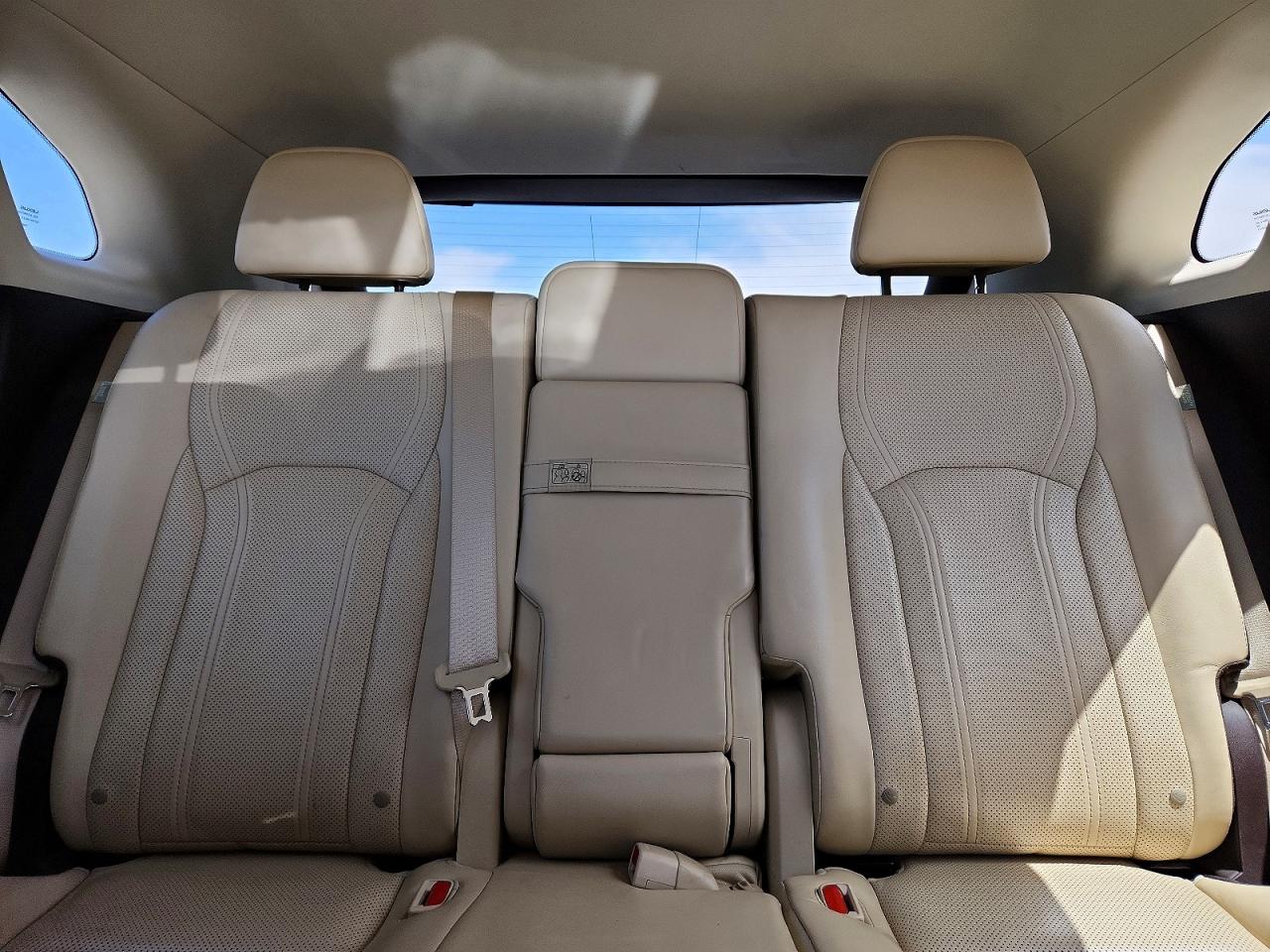 Lexus RX Base