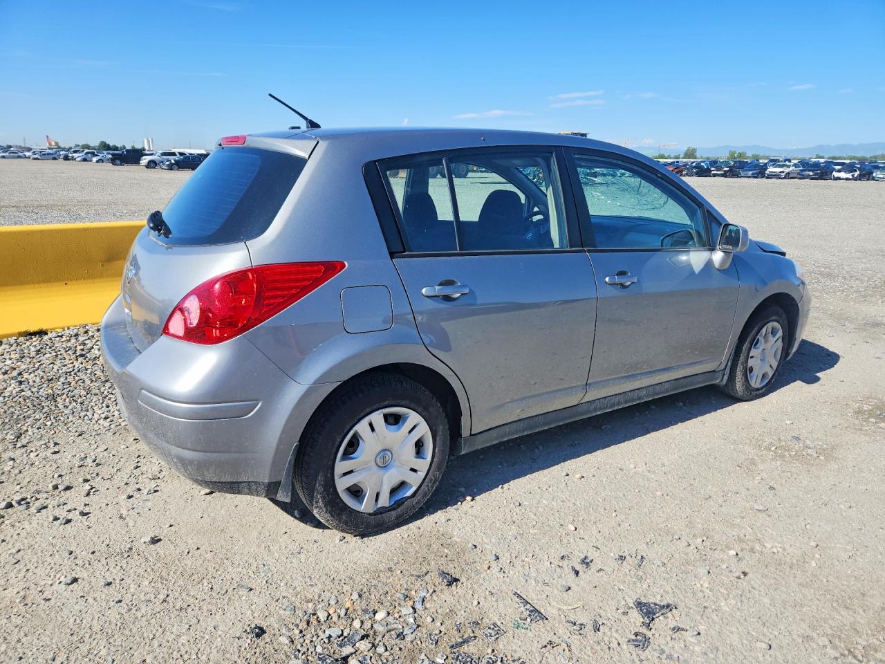 Nissan Versa 1.8 S