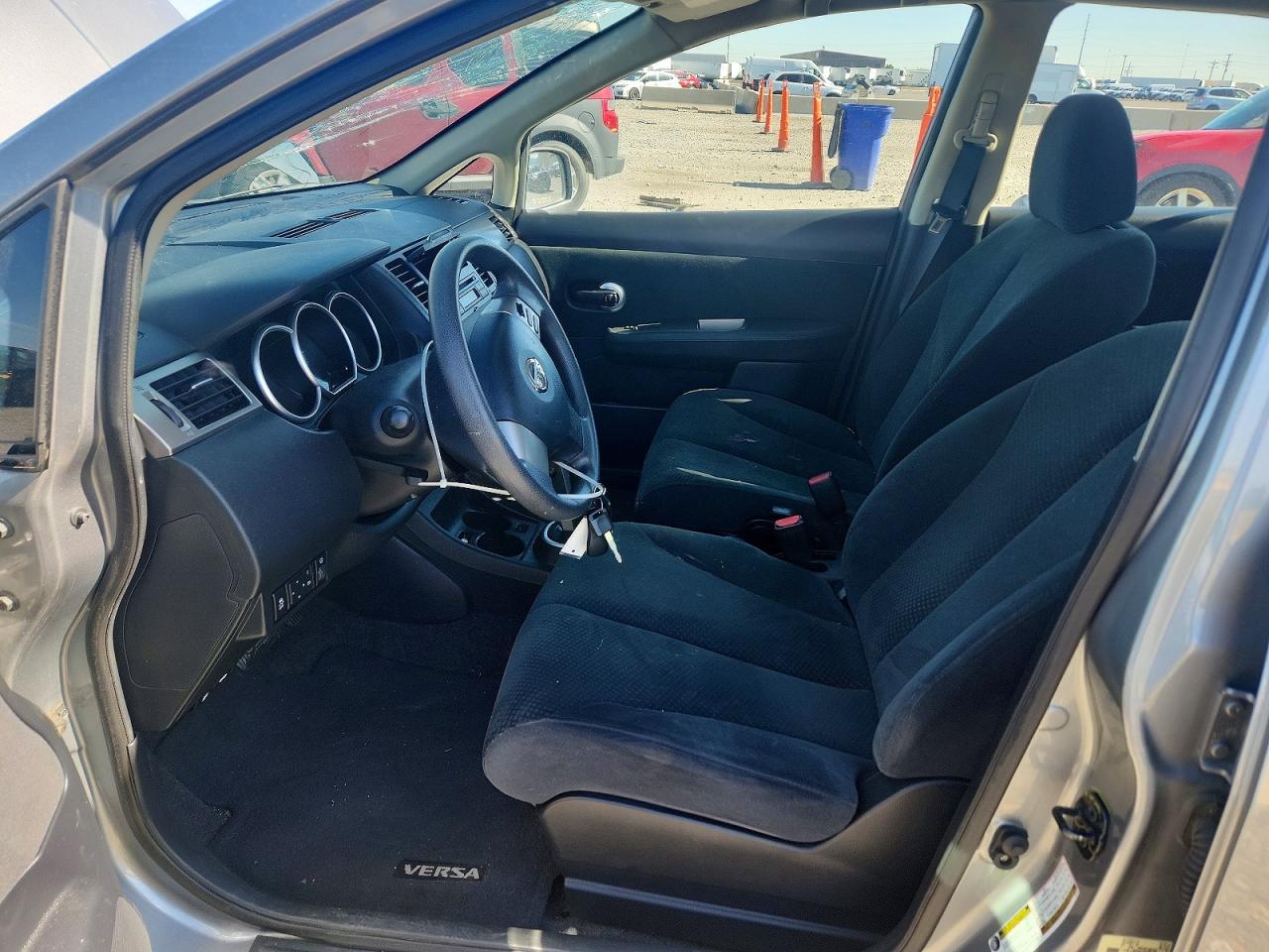 Nissan Versa 1.8 S