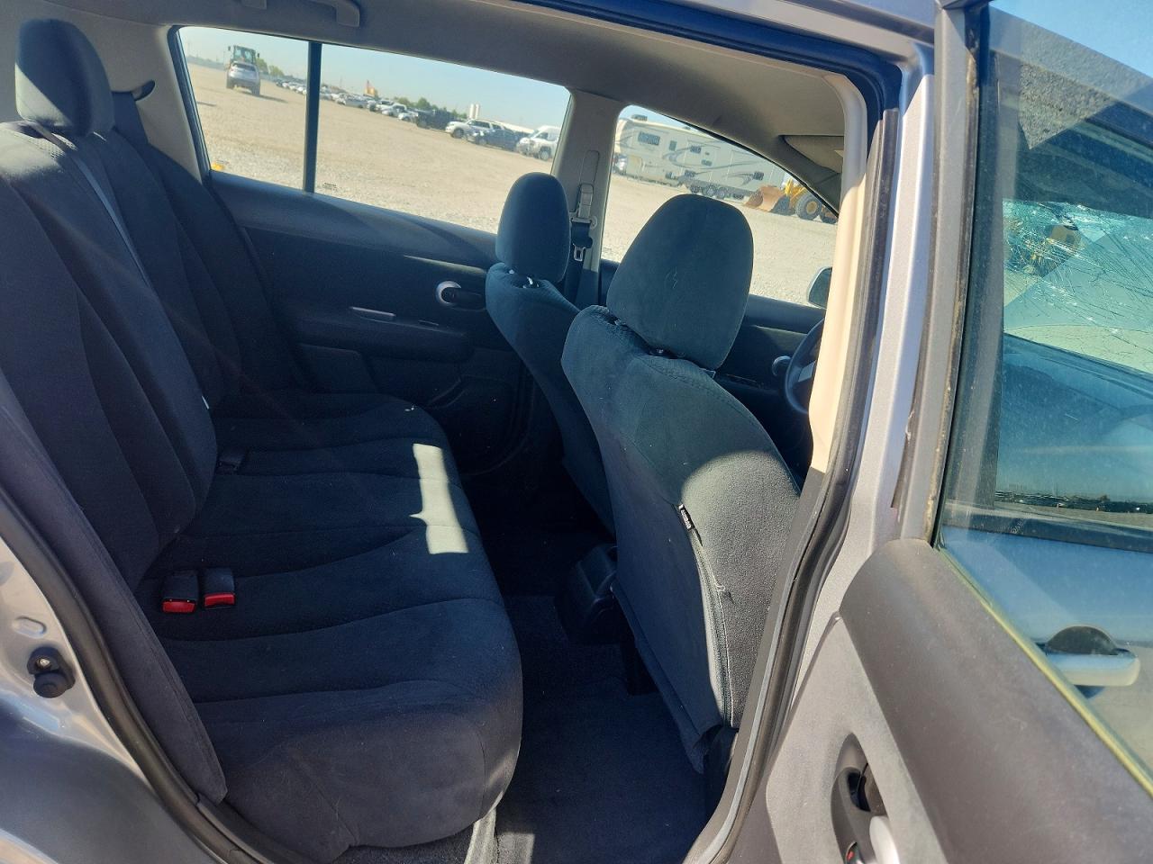 Nissan Versa 1.8 S