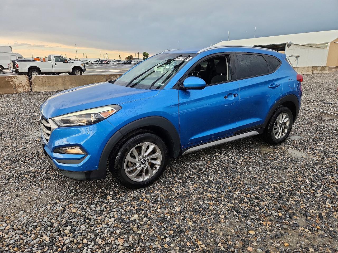 Salvage Hyundai TUCSON Image