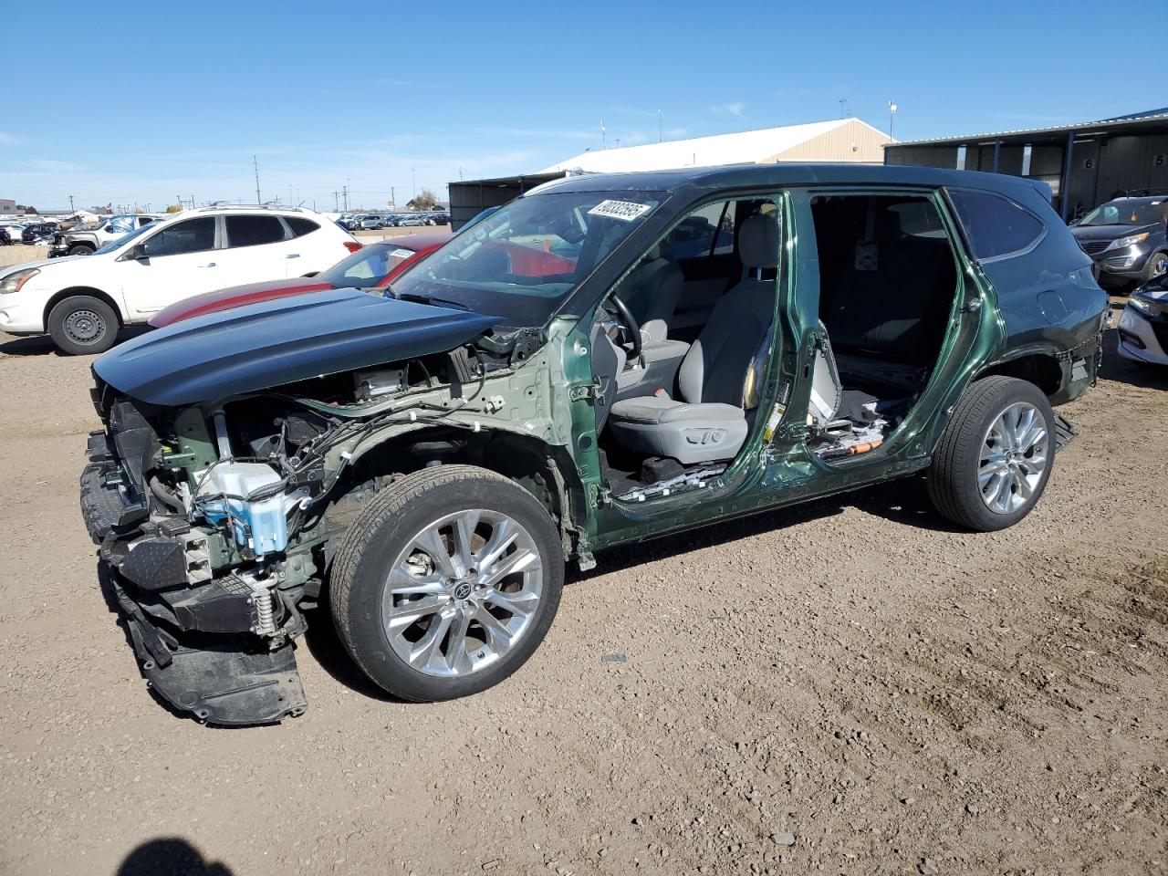 Salvage Toyota Highlander Image