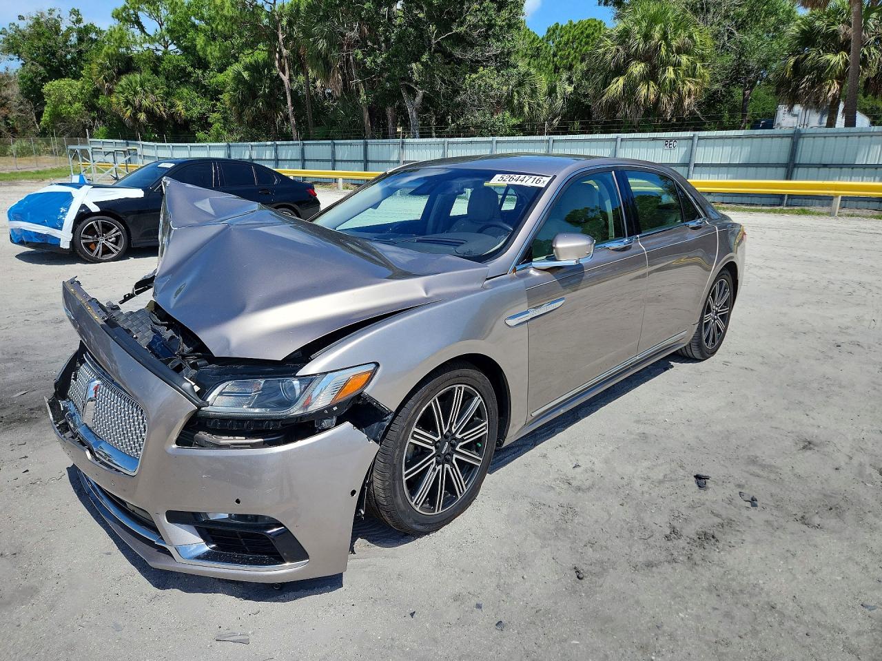 Salvage Lincoln Continental Image