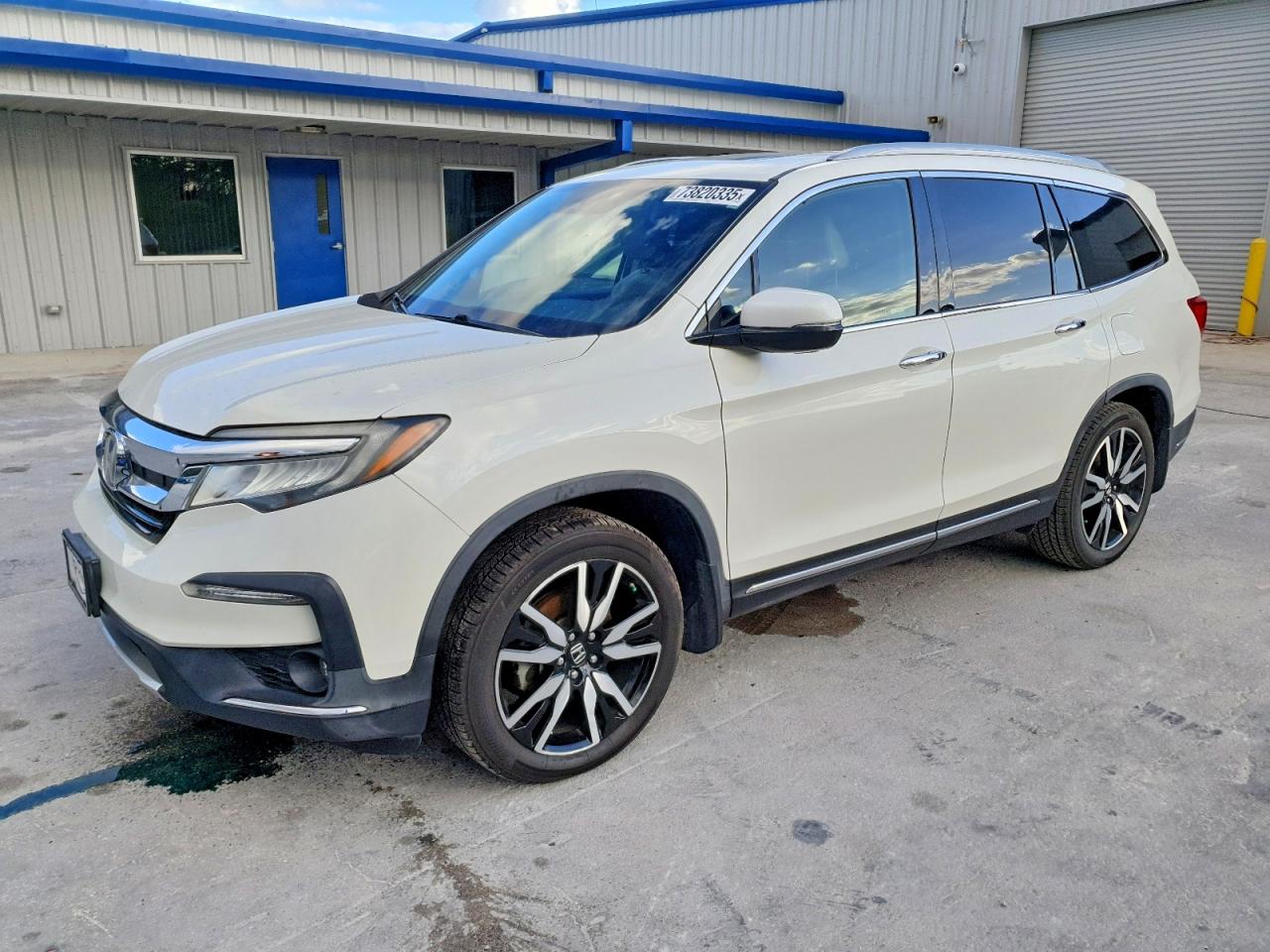 Salvage Honda Pilot Image