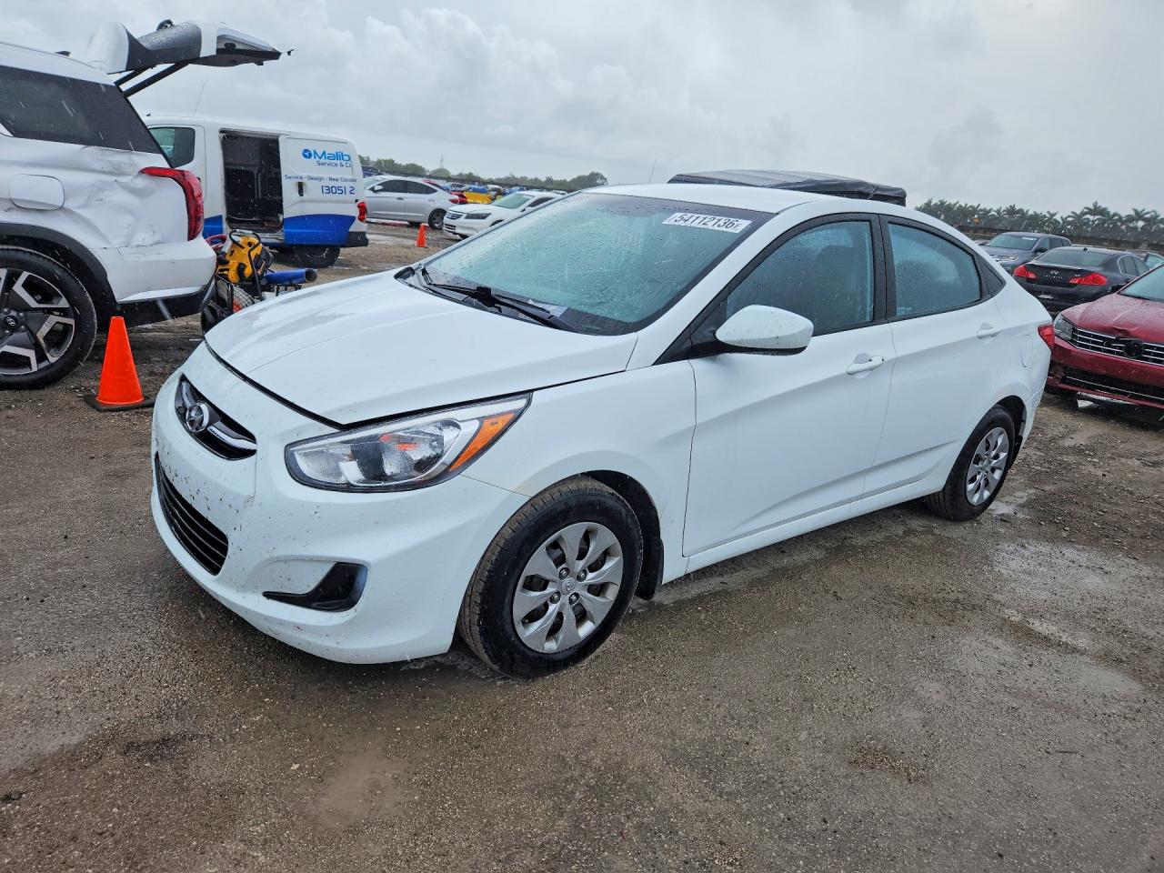 Salvage Hyundai ACCENT Image