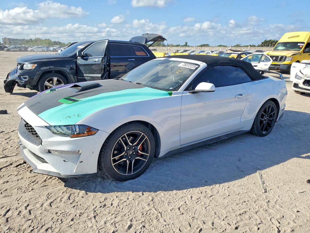 Salvage Ford Mustang Image